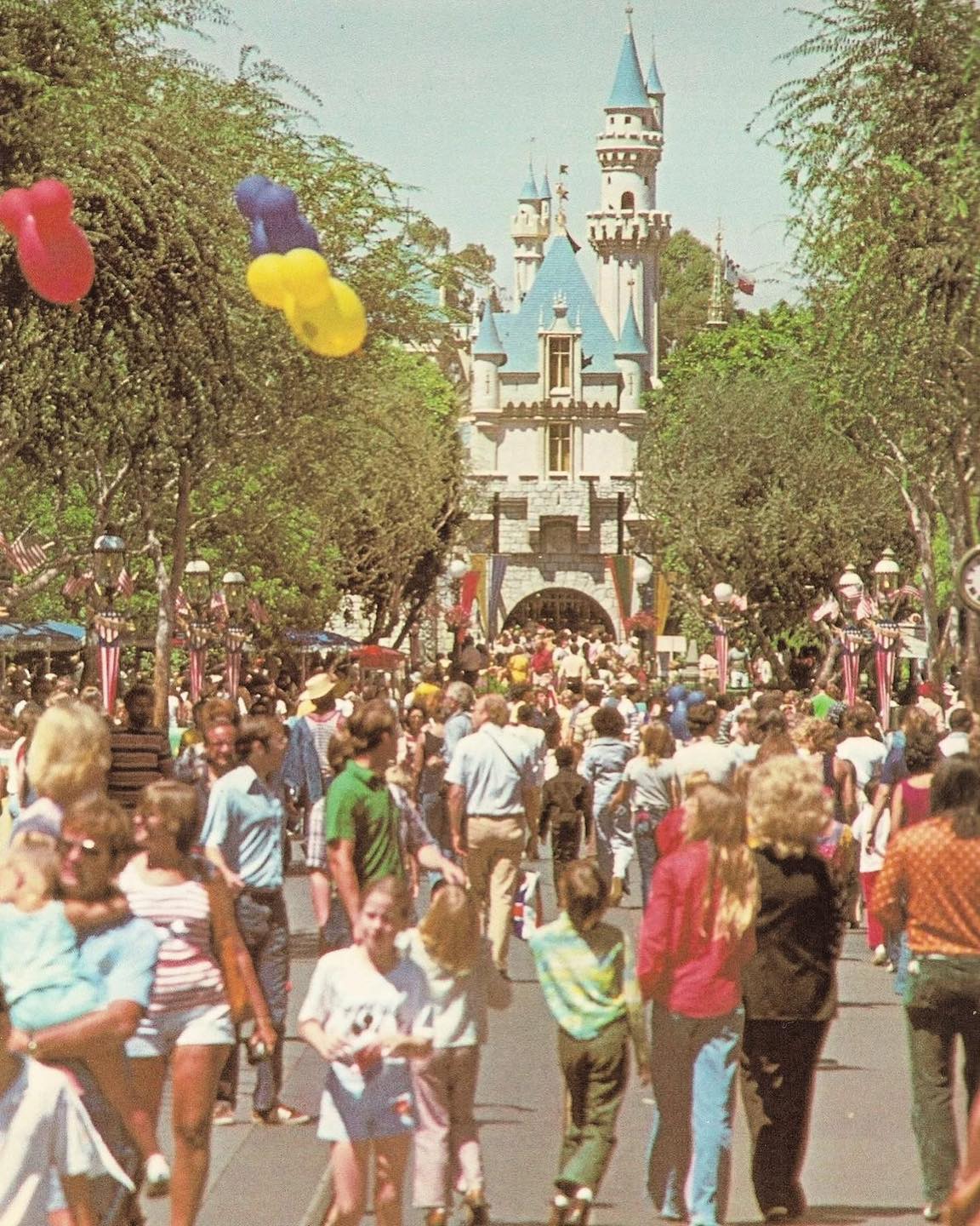 1978 Disneyland. 🏰 Were YOU LUCKY ENOUGH to visit Disneyland or