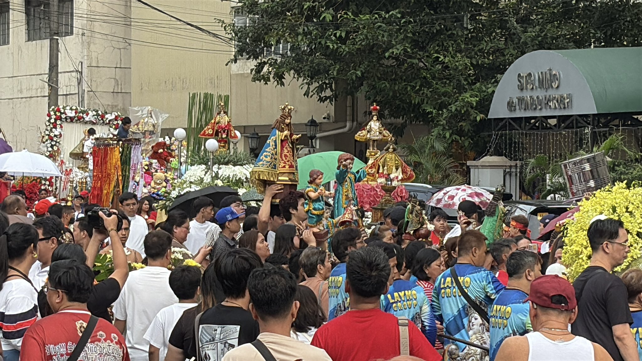 ABS-CBN - PRUSISYON NG REPLICA NG SEÑOR SANTO NIÑO Handa na ang mga ...