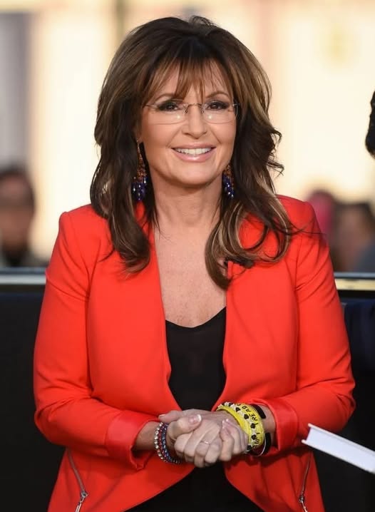 Rizzoli - Sarah Palin’s Actual Size Will Leave You Surprised..👇🥰 | Facebook
