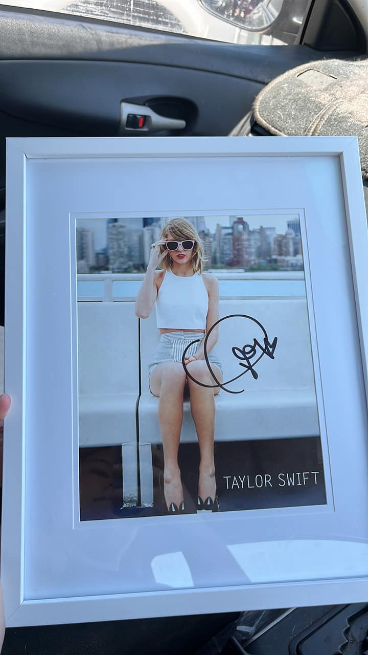 Taylor Swift signed litho from 1989 tour