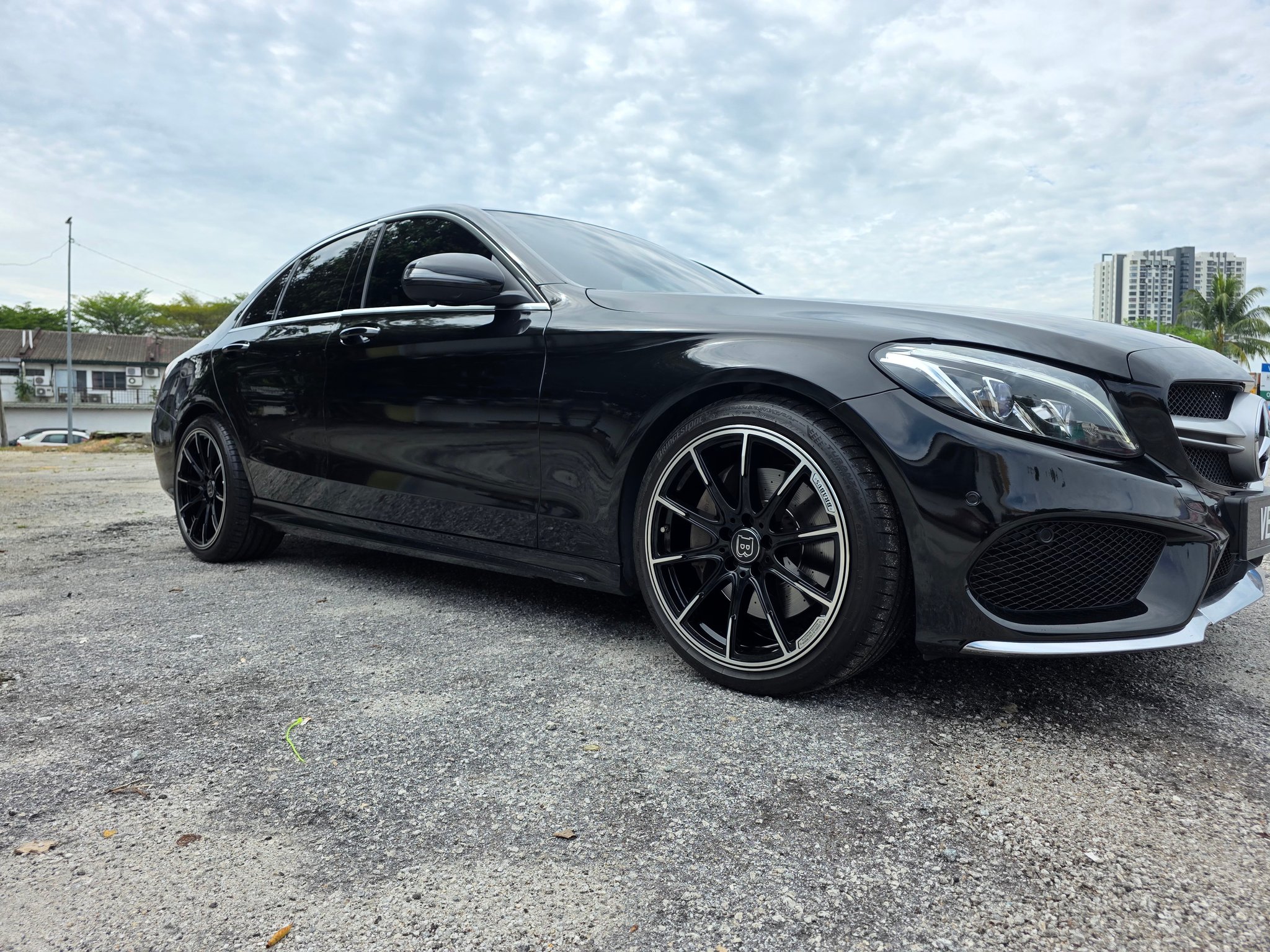 A 19-inch Brabus sport wheel was installed on the Mercedes C-Class 