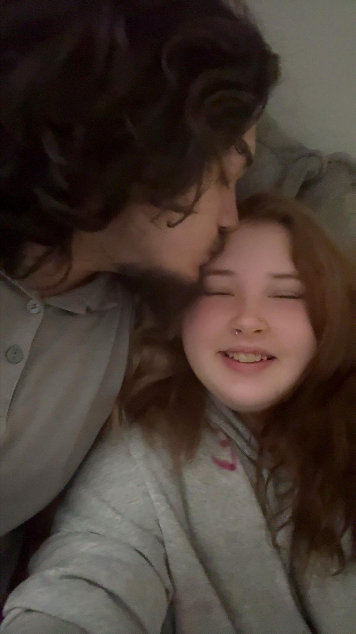 Hi hi my name is Jade. I am 22 i'm looking for female friends to