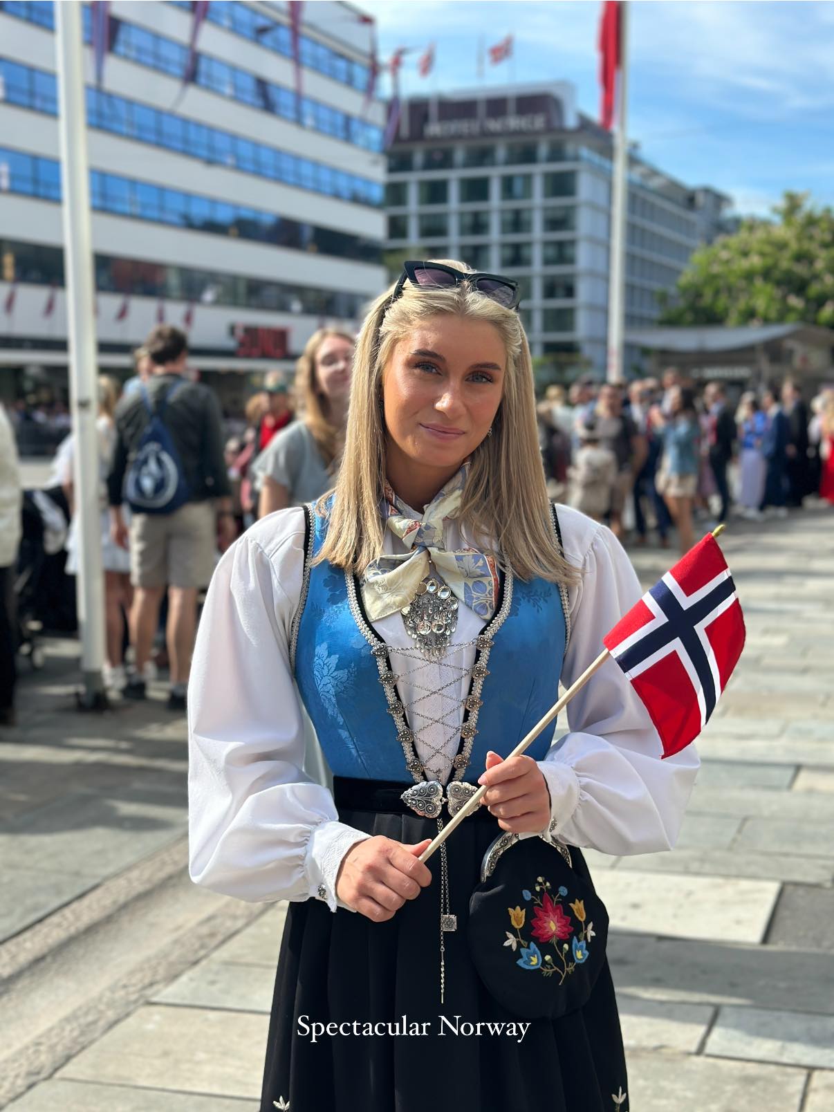 traditional norwegian dress 147 Norwegian Bunad main image 0