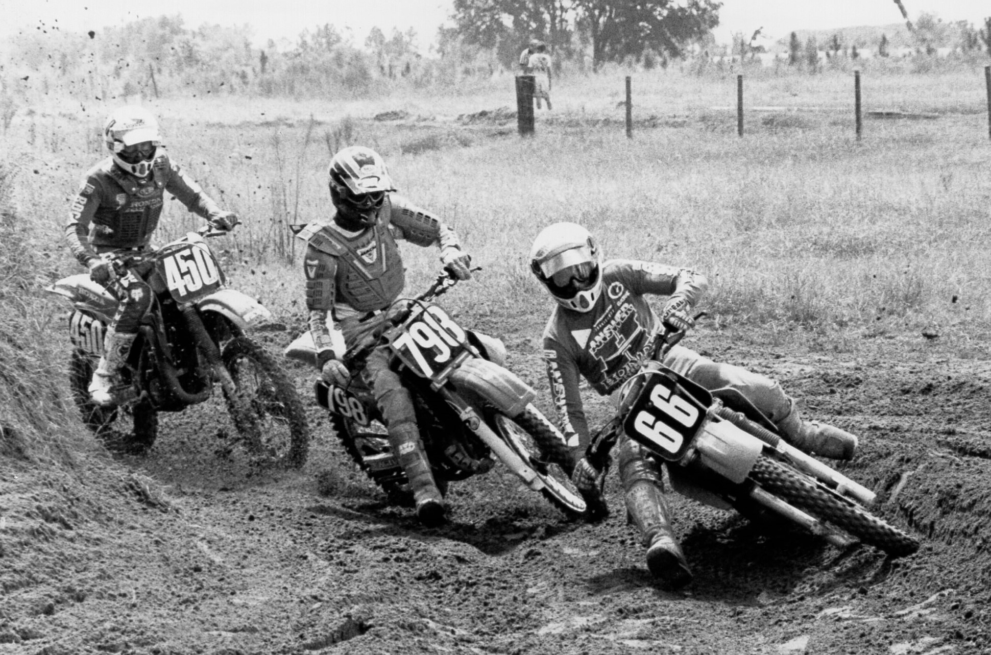 Rider - Tom Rice (66) leads Glenn Somerville (798) and Chris Locke (450 ...