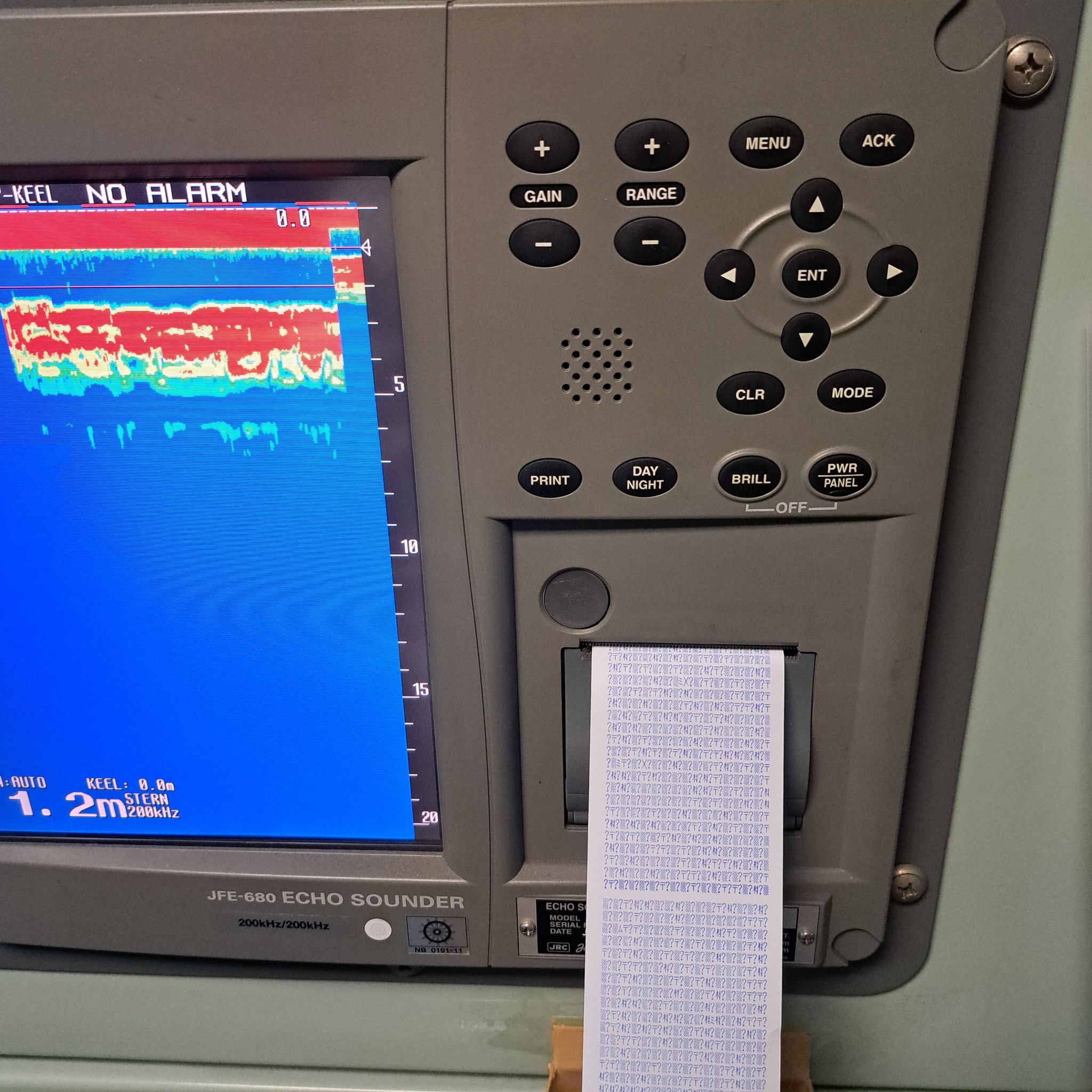 Good day mates, anyone knows why the print on my echo sounder like
