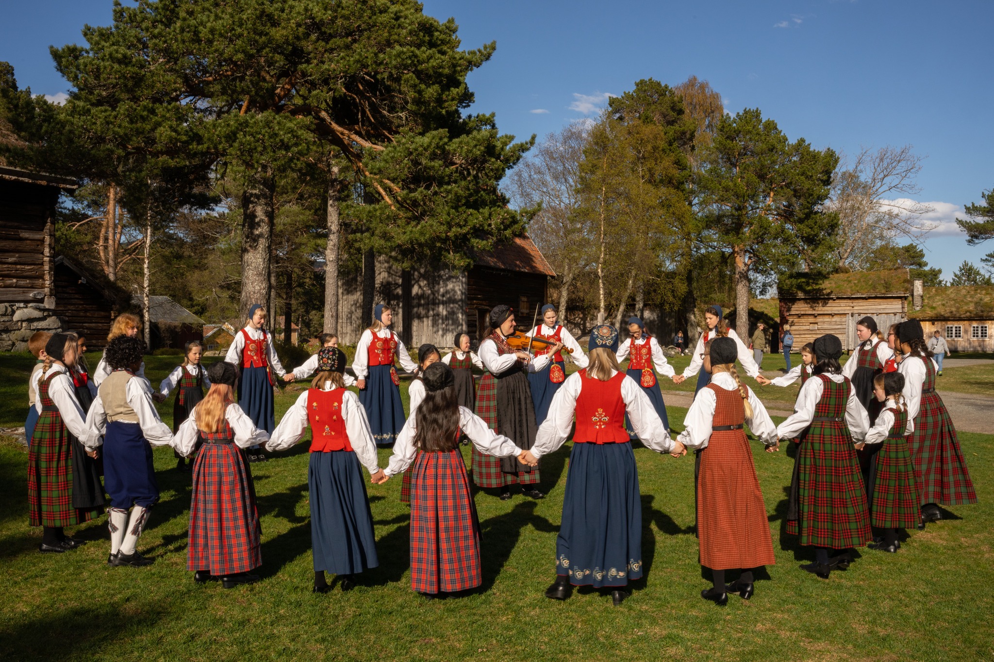 romsdalsmuseet-velkommen-p-bygdemuseet-17-mai-romsdalsmuseets