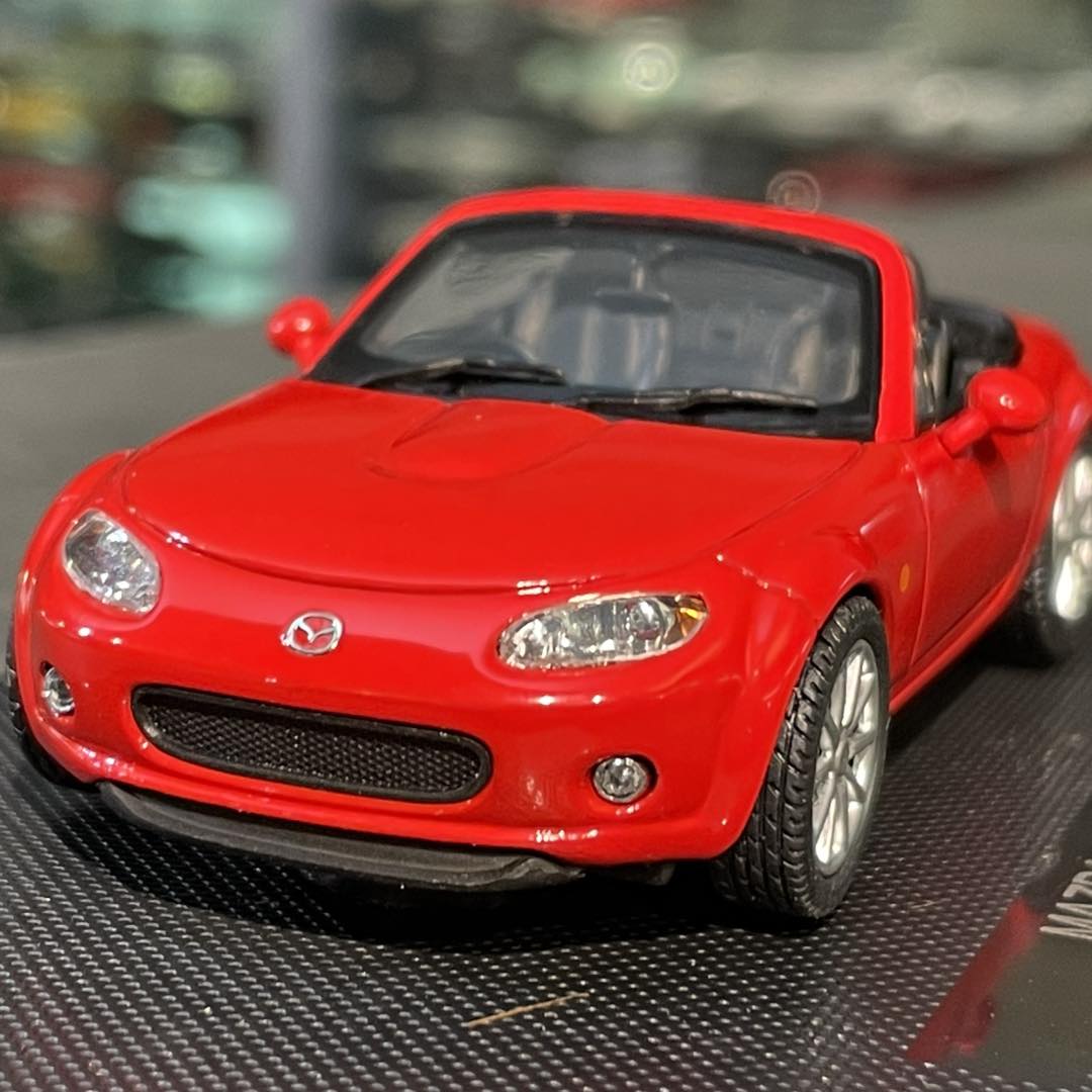 EBBRO「MAZDA ROADSTER 2005 TRUE RED」 1/43 Ebbro. 2005 Mazda MX-5 NC. Red. $99.00.