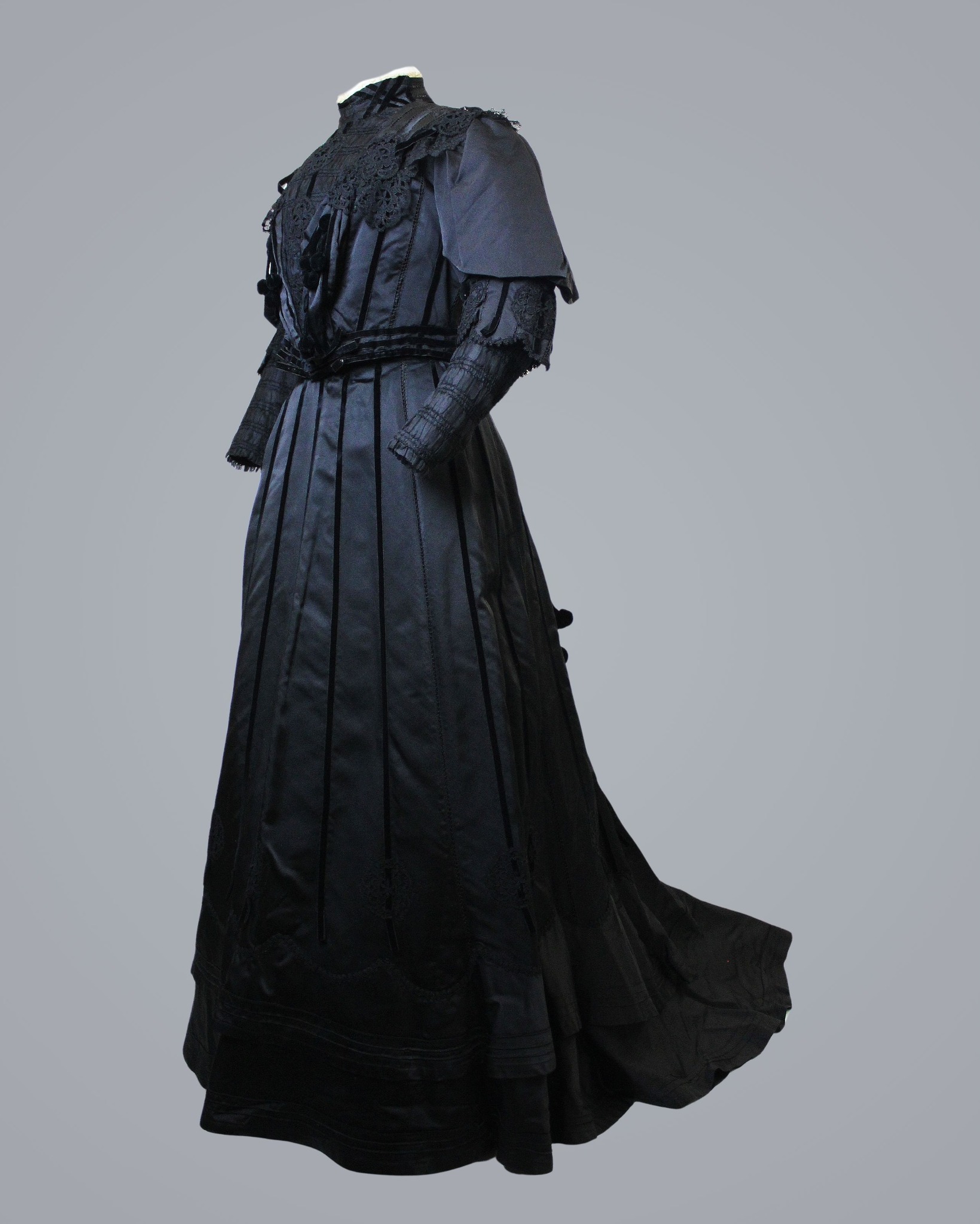 A mourning gown for #fashionfriday This gown has a classic early Edwardian shape with a slight puffed front in the bodice and a very long elegant train in the skirt made from