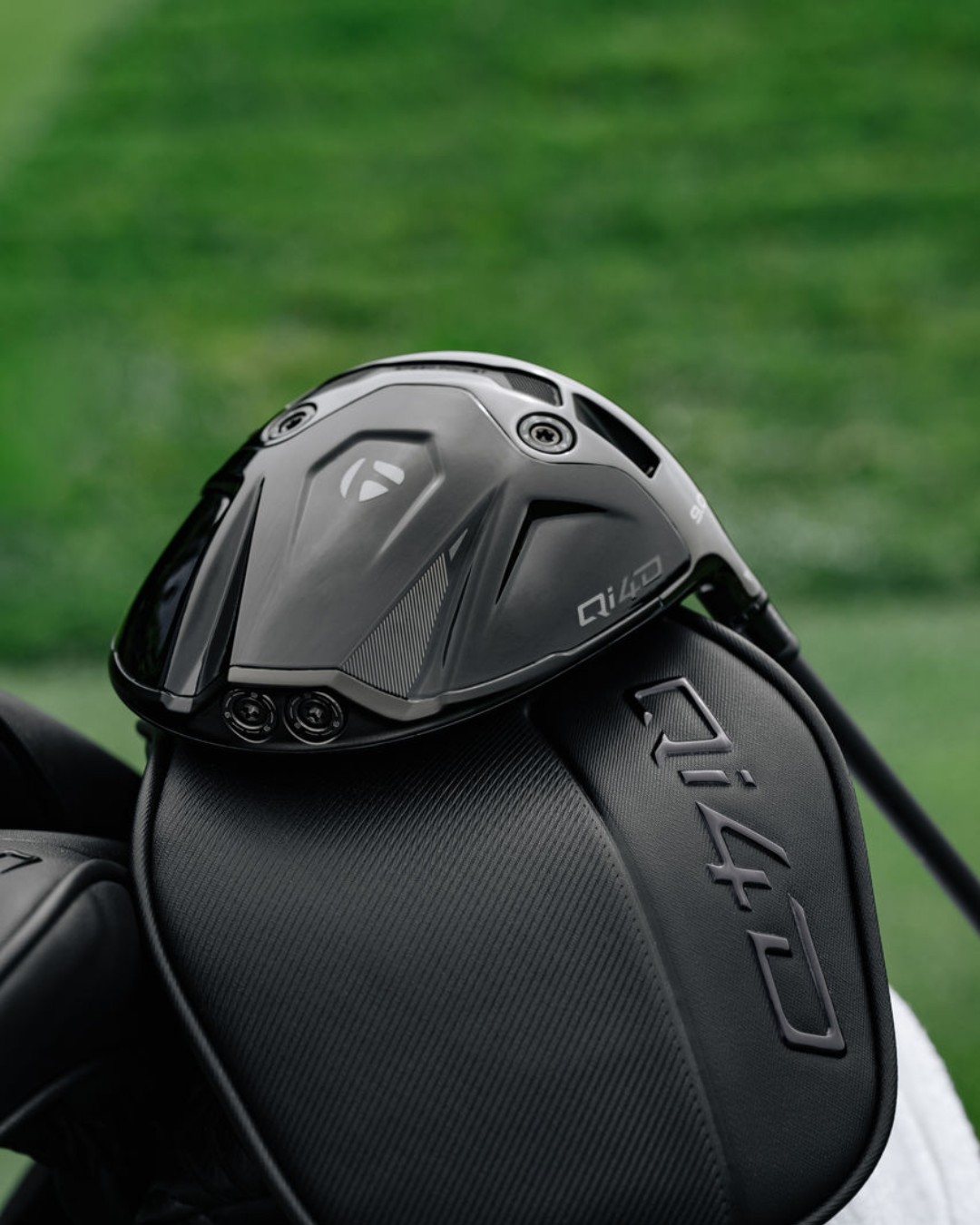 The @taylormade_tour Qi4D collection has a new look 👀 Introducing
