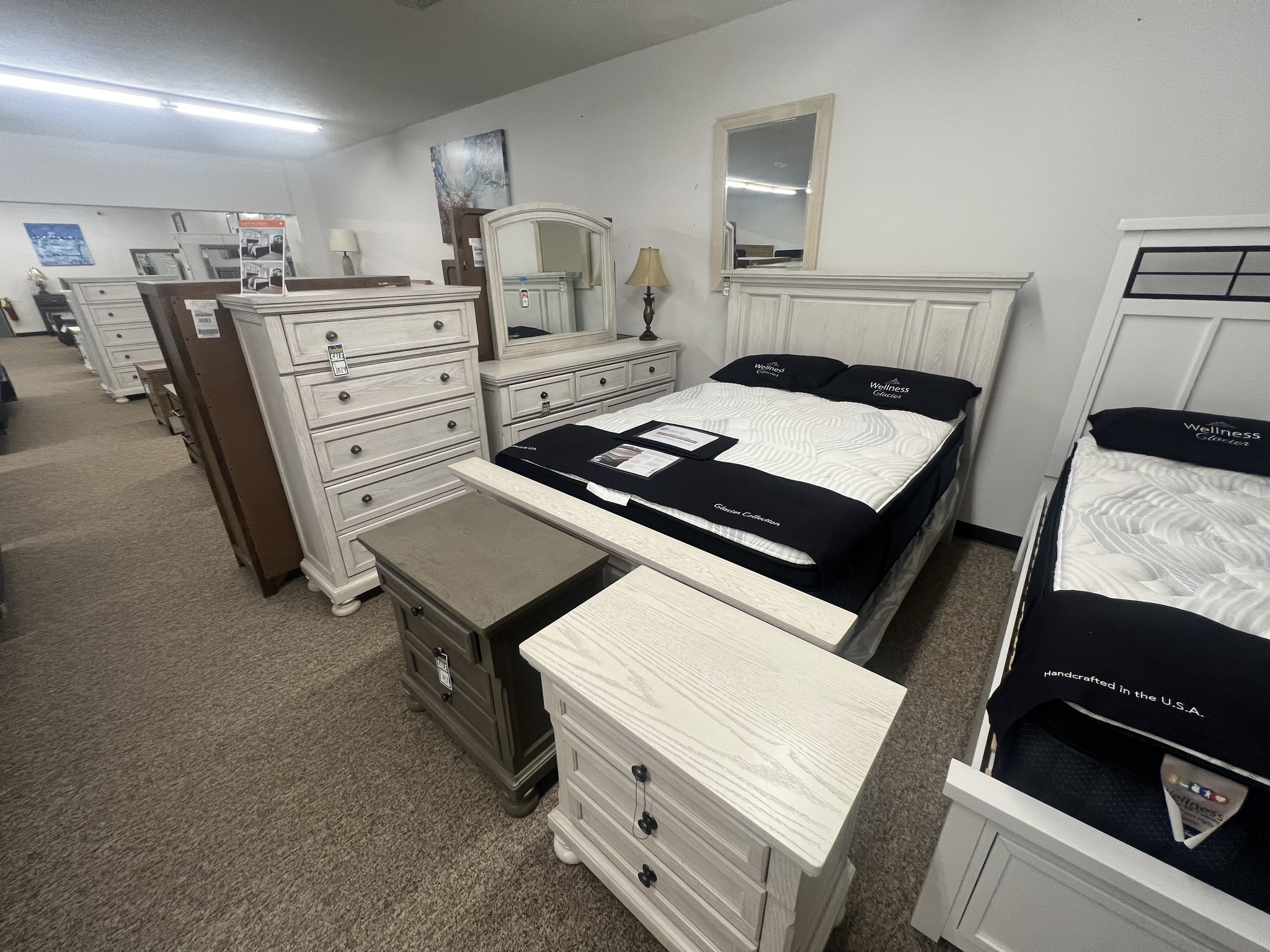 Robins... - Robinson's Furniture Bedding & Home Decor - Outlet