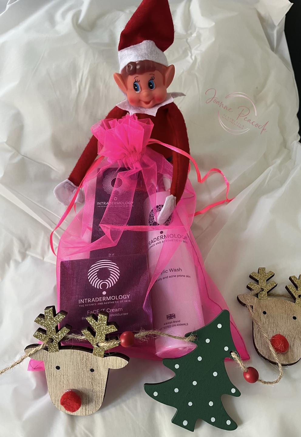 Joanne 🎄 Even the naughty elf recognises great skincare when he sees