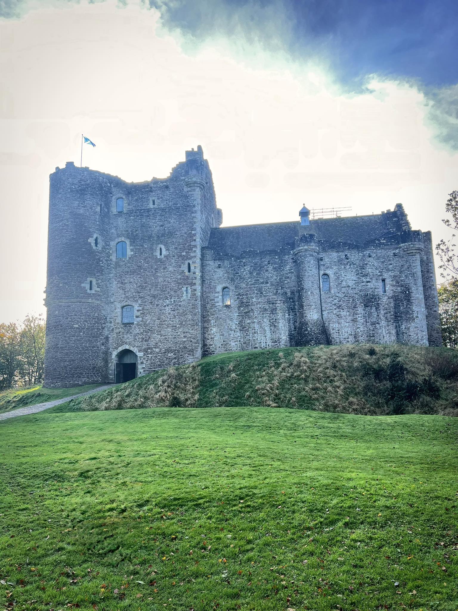 Visit - Doune Castle. Scotland 🏴󠁧󠁢󠁳󠁣󠁴󠁿 🏰 #Scotland #VisitScotland # ...