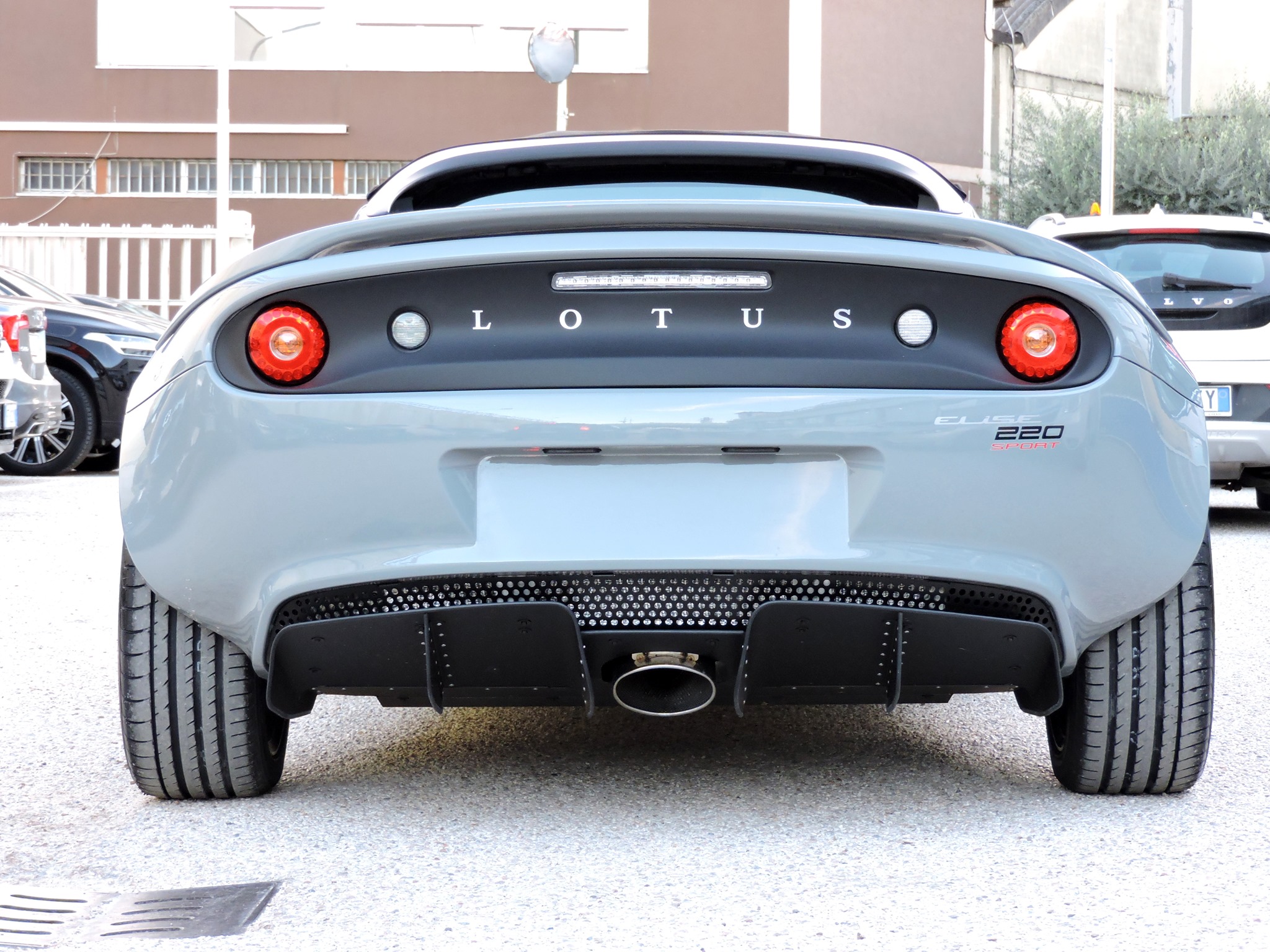NEW LOTUS ELISE 220 SPORT. VORTEX GREY PAINT. More info: 344