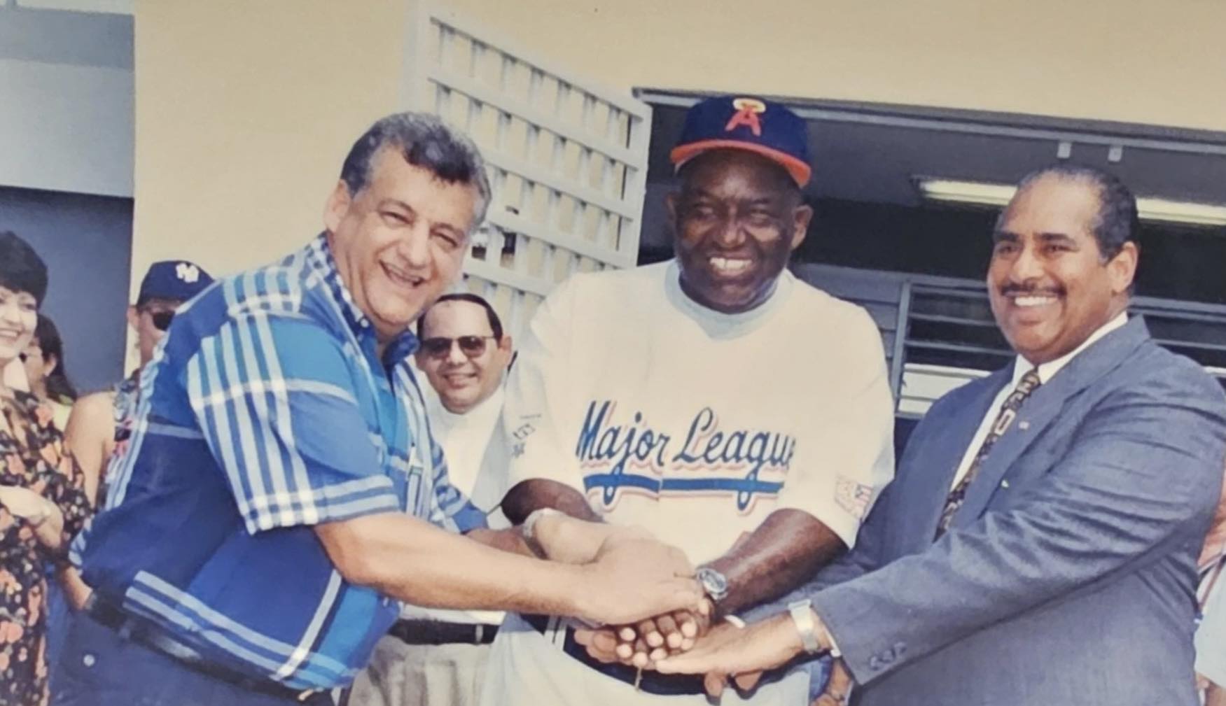 Fotografía - El ex-alcalde de Guaynabo Héctor Oneill junto al pelotero ...