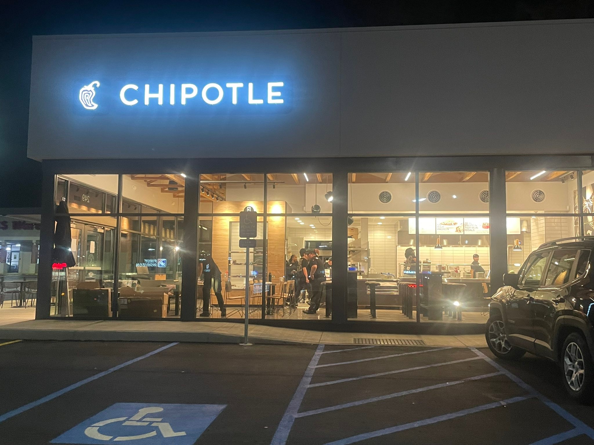 Star News TV - Foodie News | Chipotle training workers... | Facebook