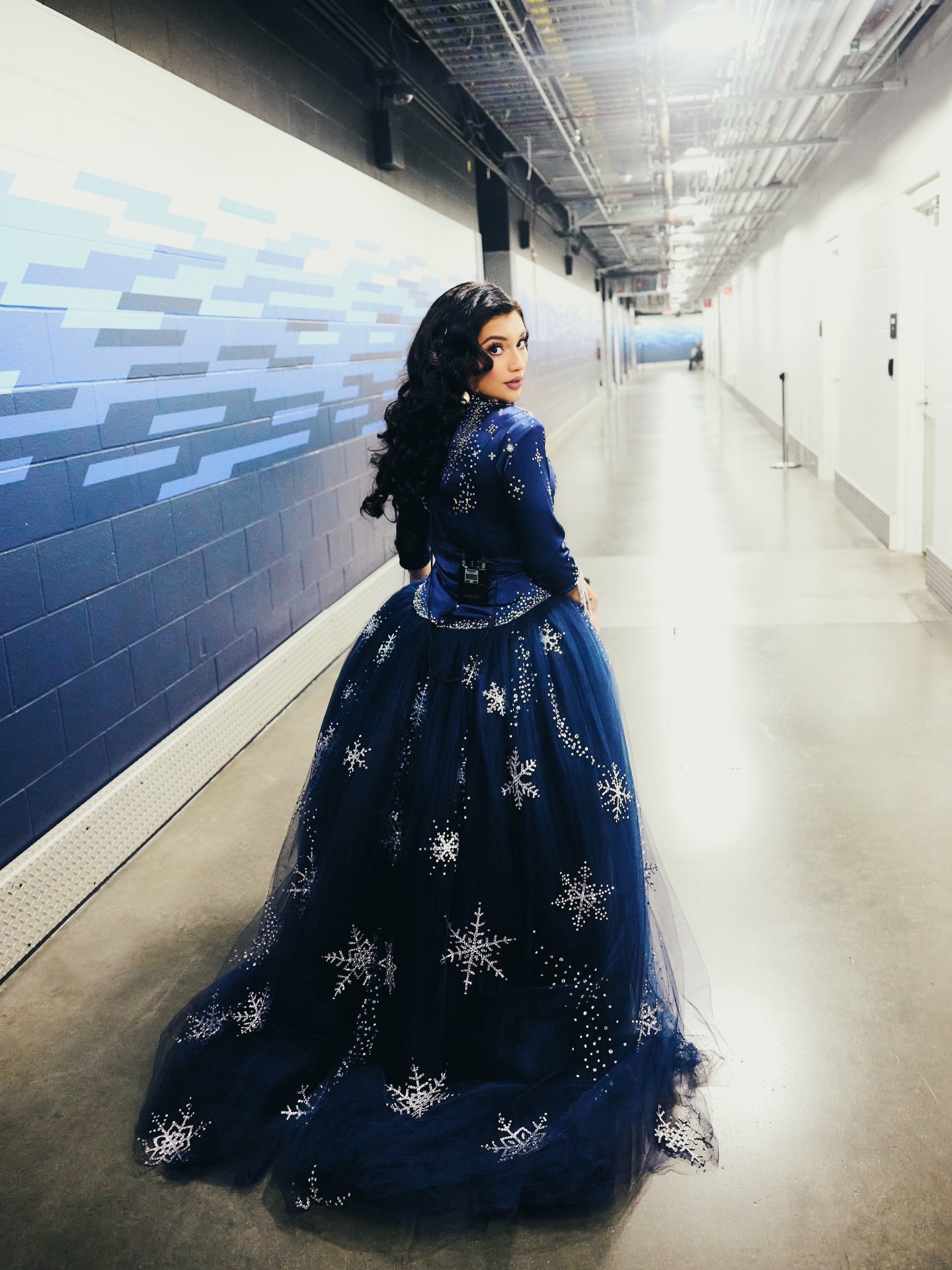 Shoutout to Elliana for my Christmas Elsa-inspired dream and to the wonderful @cdicelove13 @garosparo and team for making it come true!!! Elsa meets White Christmas!! @jay_artistry @anna_sophiesticated