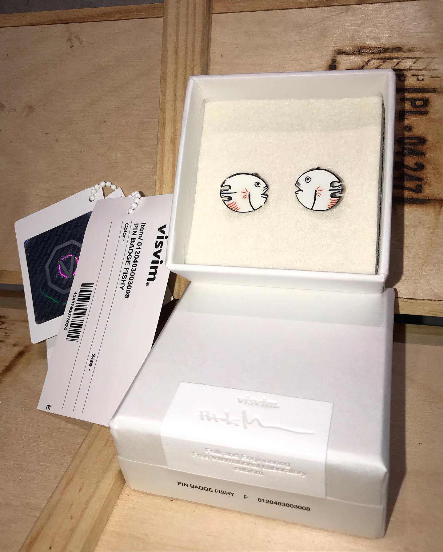 visvim UPSTREAMER PIN BADGE ピンバッジ ? #visvim PIN BADGE FISHY 