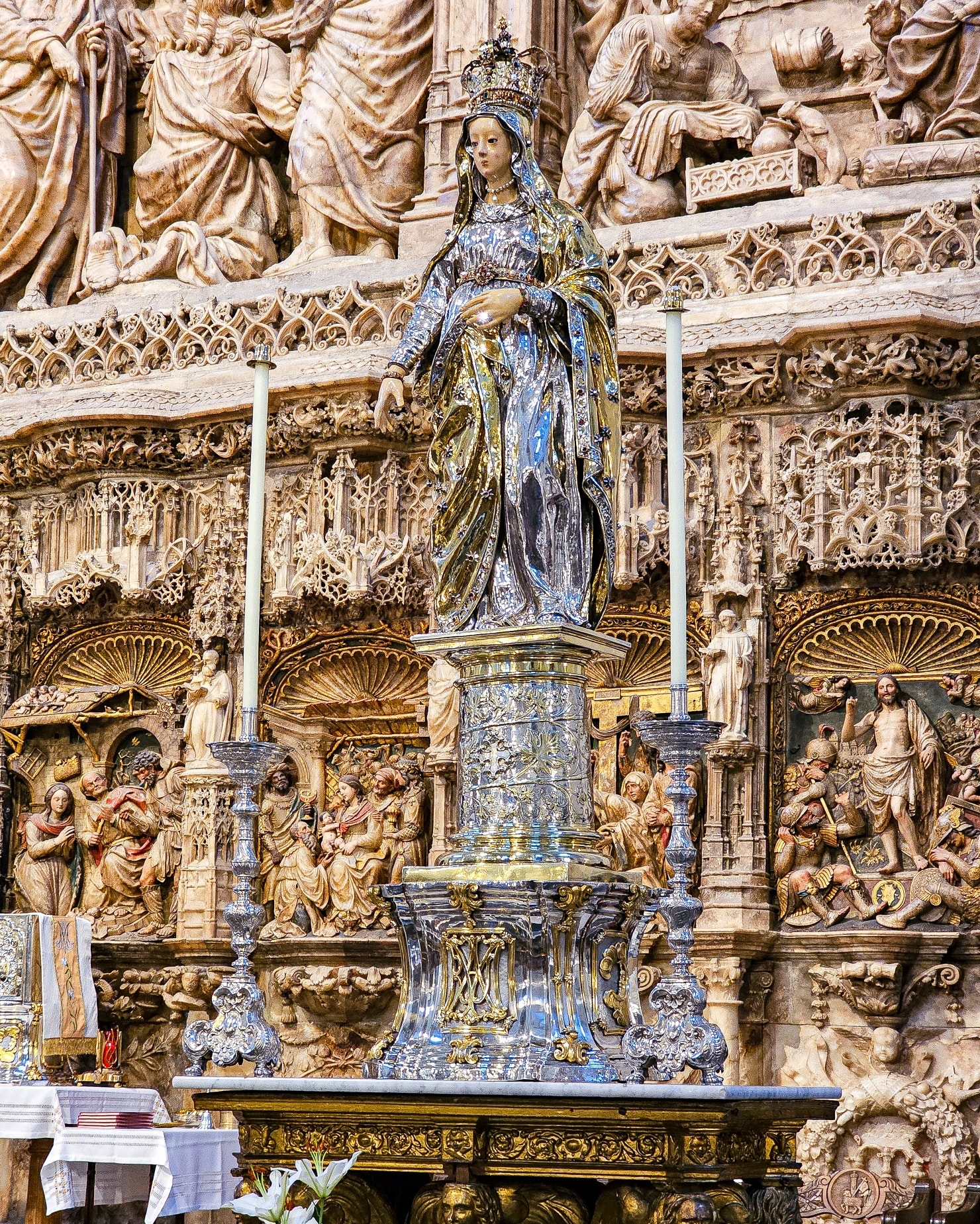 dstylezgz-la-virgen-del-pilar-en-el-altar-mayor-de-la-facebook