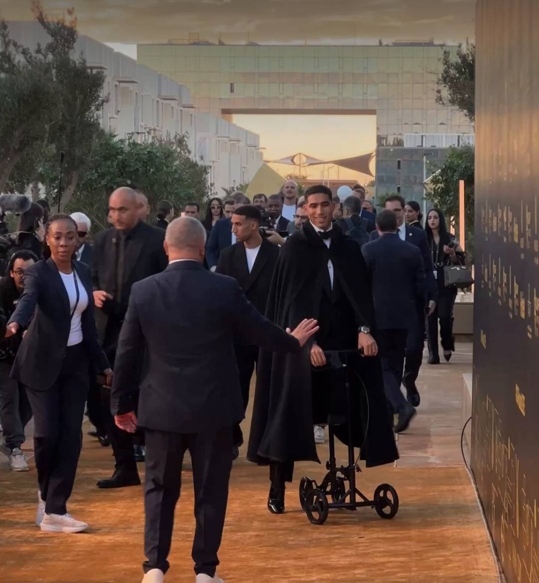 Michael - Achraf Hakimi arrives the CAF Awards 2025 with his mother ...
