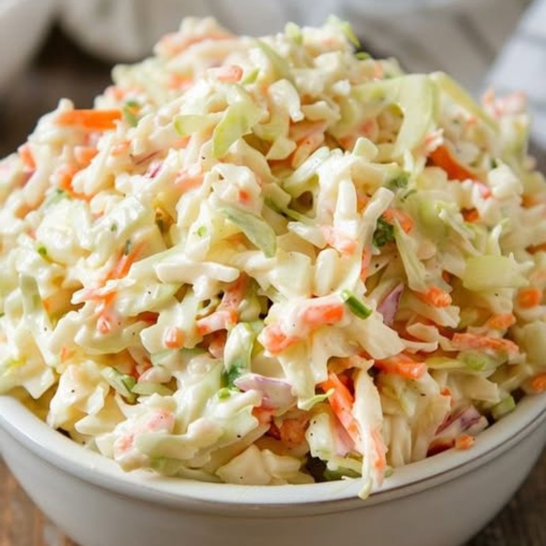Délices - 🥗 Salade de Chou Façon KFC Voici une recette savoureuse et ...