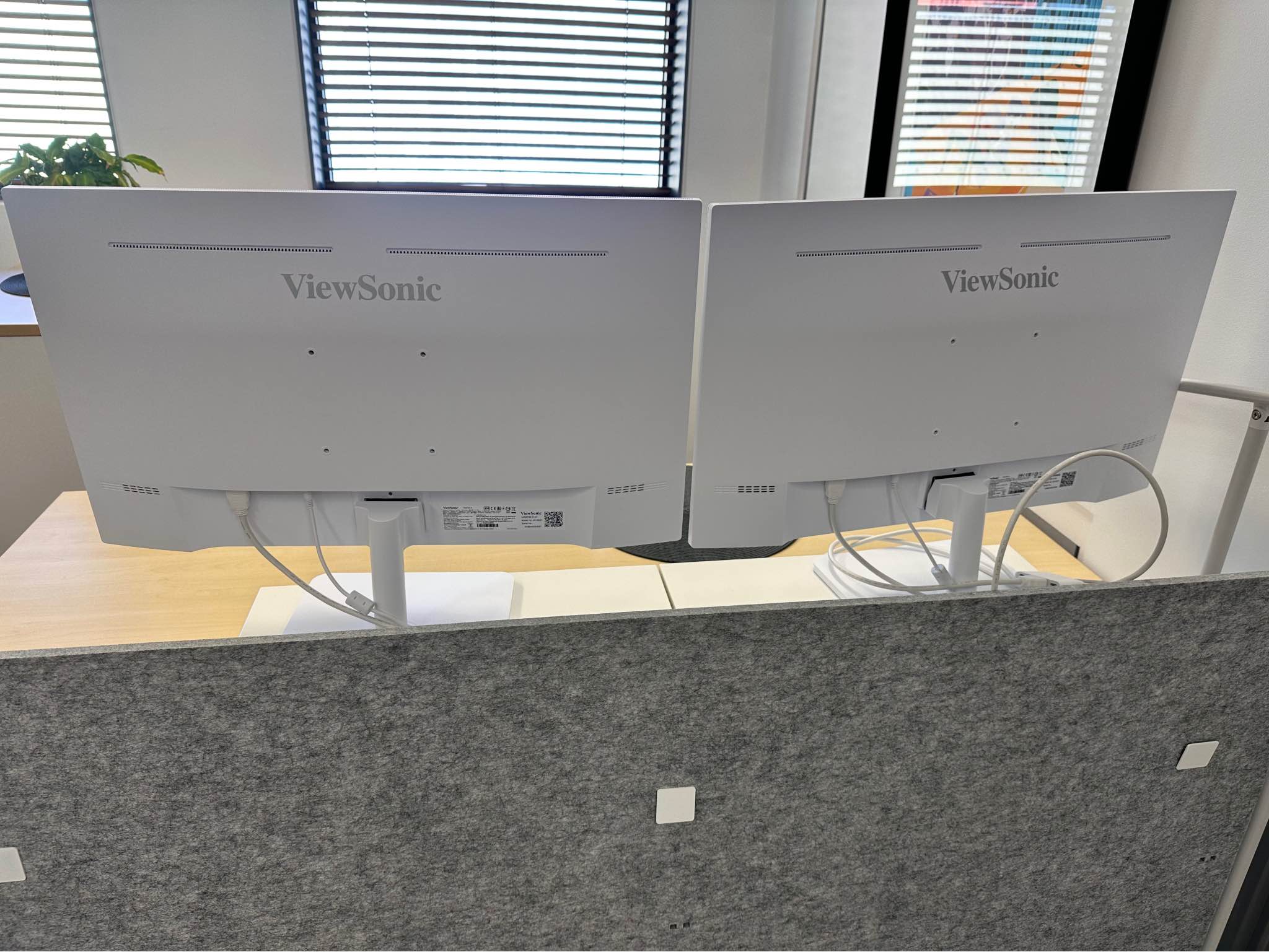 ViewSonic 27inch monitors ~ 2 monitor pack ~ VA2732-H ~ Near new ...