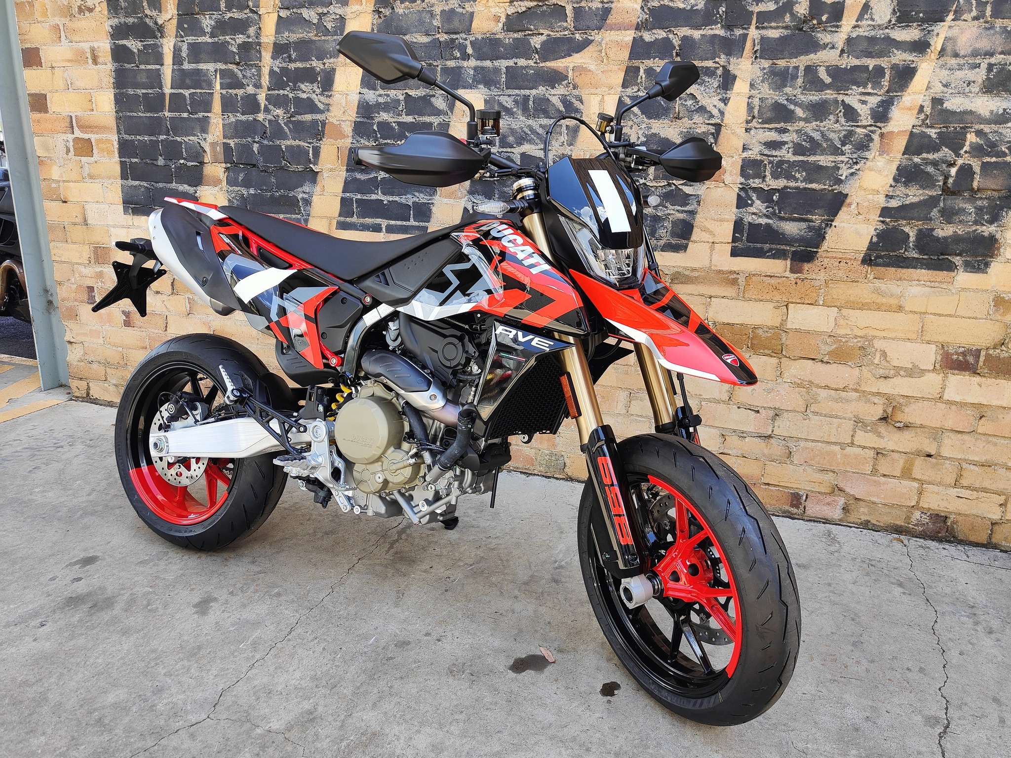 Ducati Hypermotard 698 The first single-cylinder road-going