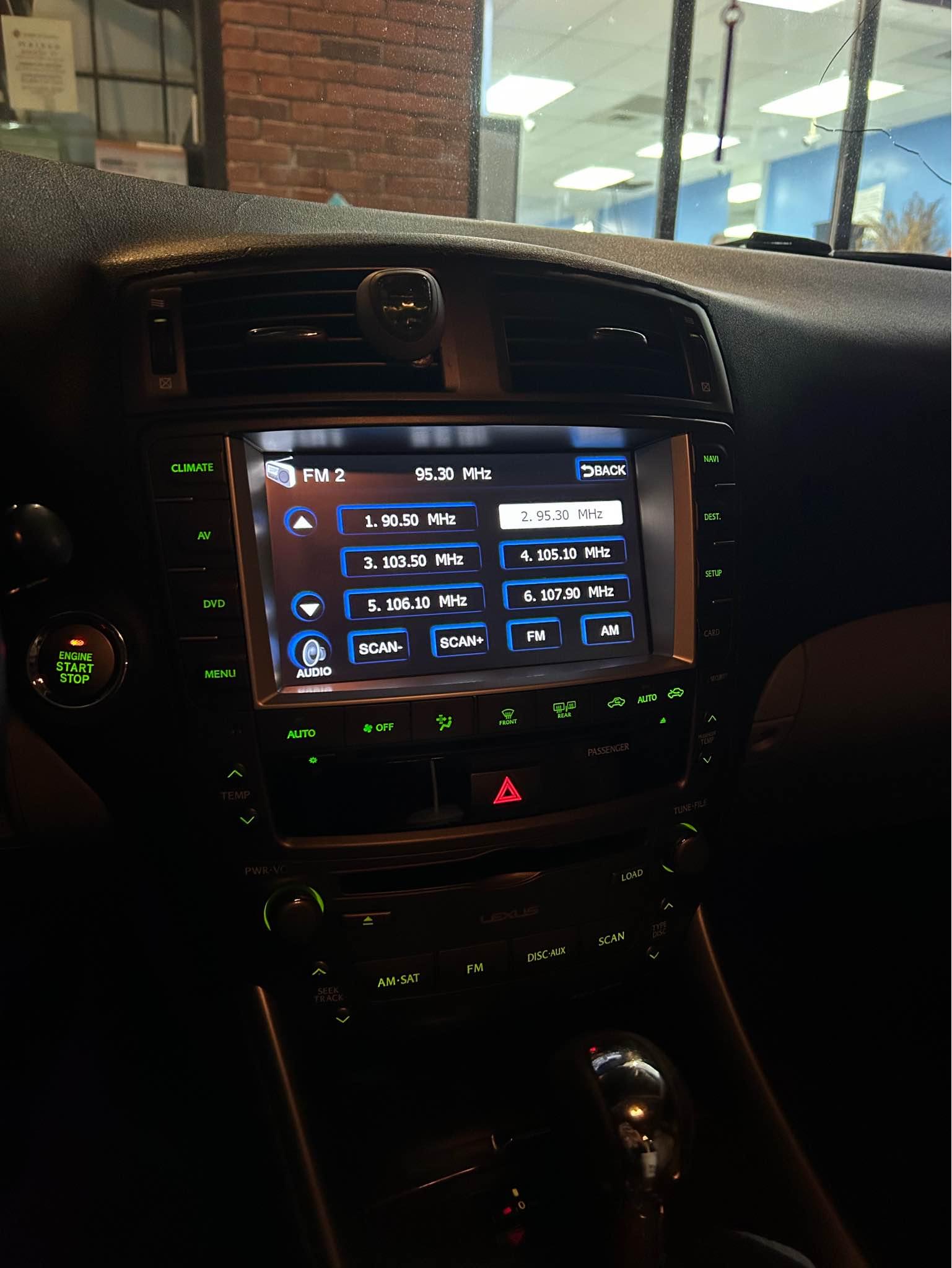 Lexus is 250/[hidden information] Flyaudio screen like the oem screen ...