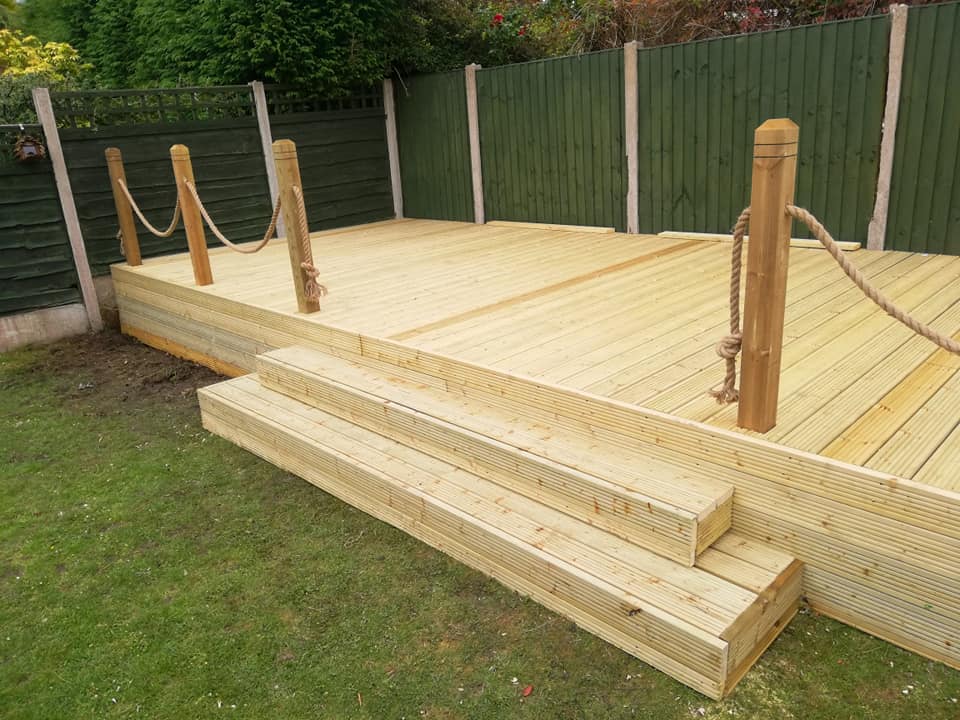 Decking 2go - A large 8.8m X 3.2m deck with posts and rope...
