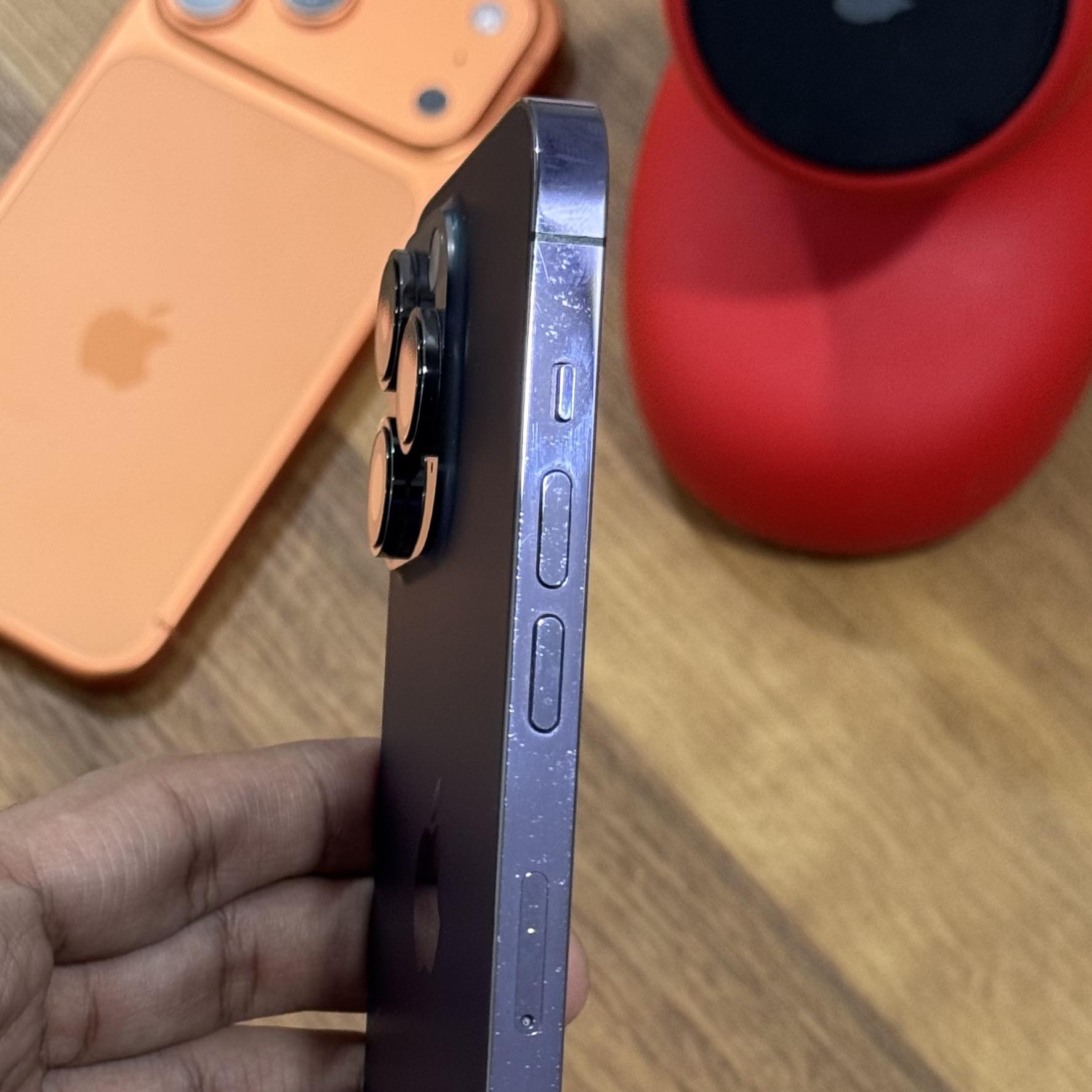 TechDroider - My iPhone 14 Pro Max is now full of scratches and tiny ...