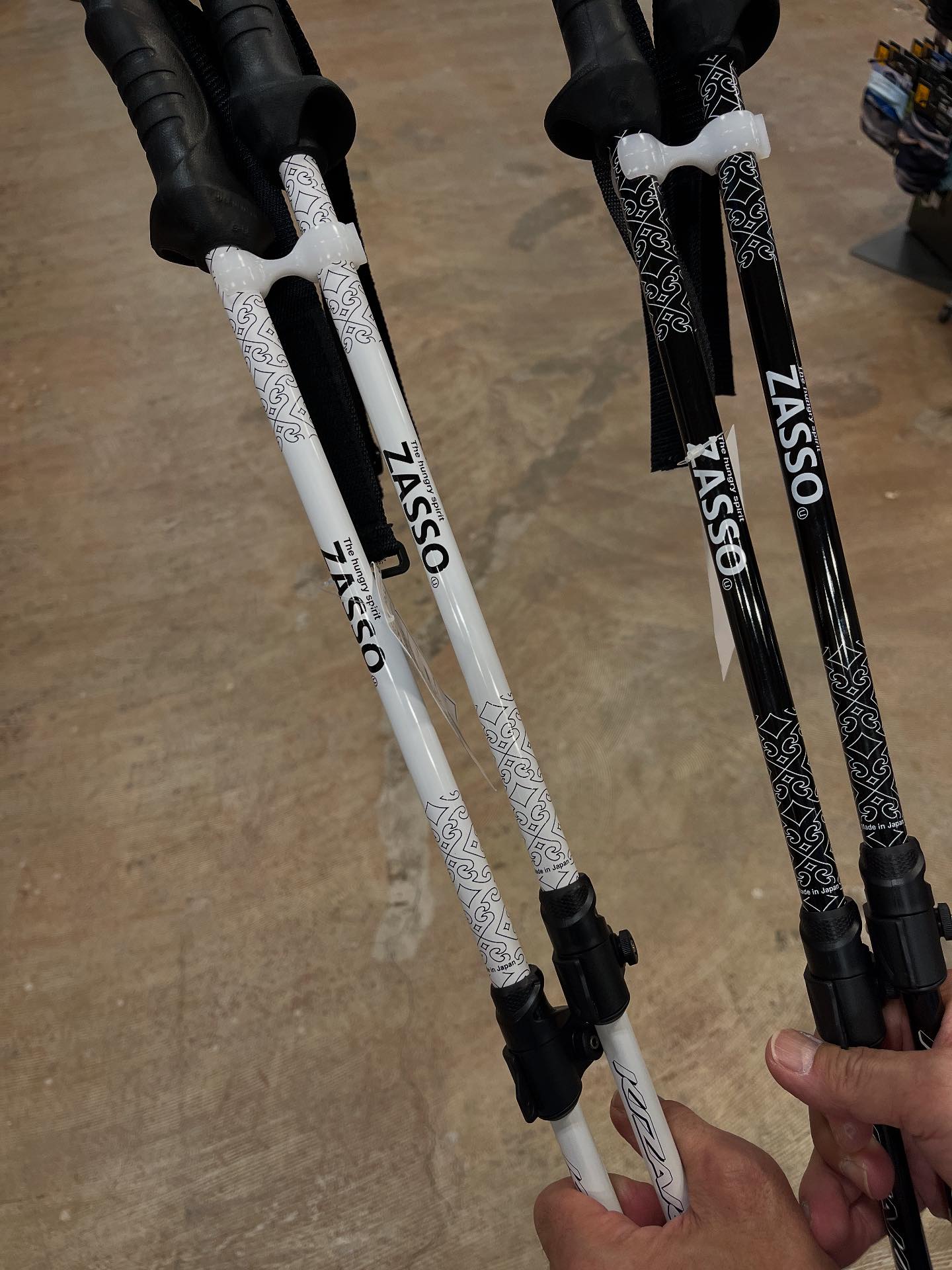 北海道・小樽で生まれたブランド『ZASSO』のスキーポール、入荷いたし