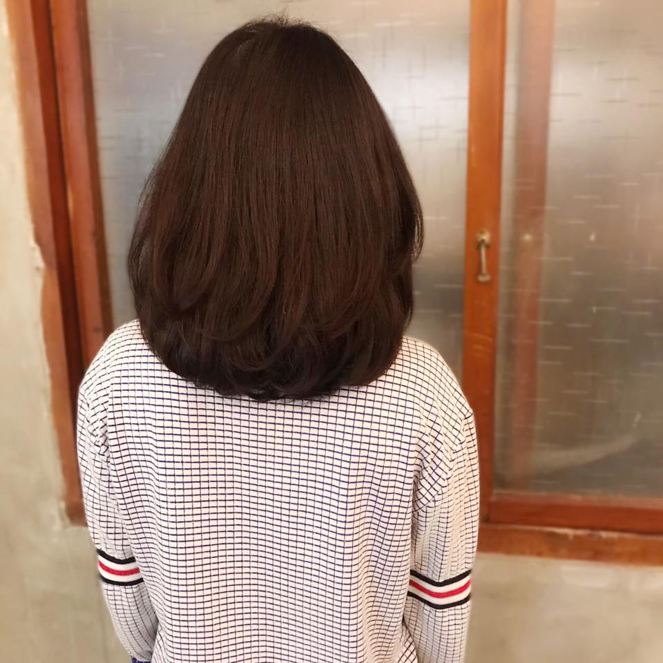 2020大势显小脸发型 层次剪 推荐 配上卷发让你脸型更立体 美丽女人网