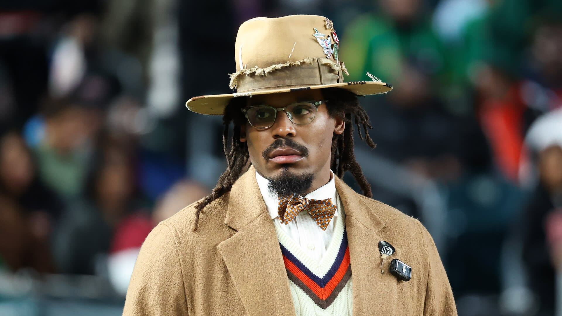 cam newton dress like an old lady Says He Gets 'No Brady Deal' in Black QB Media Pay Discussion More details here: https://www.complex.com/sports/a/jose-martinez/cam-newton -no-brady-deal-black-qb-media-pay Dizzy Lizzie