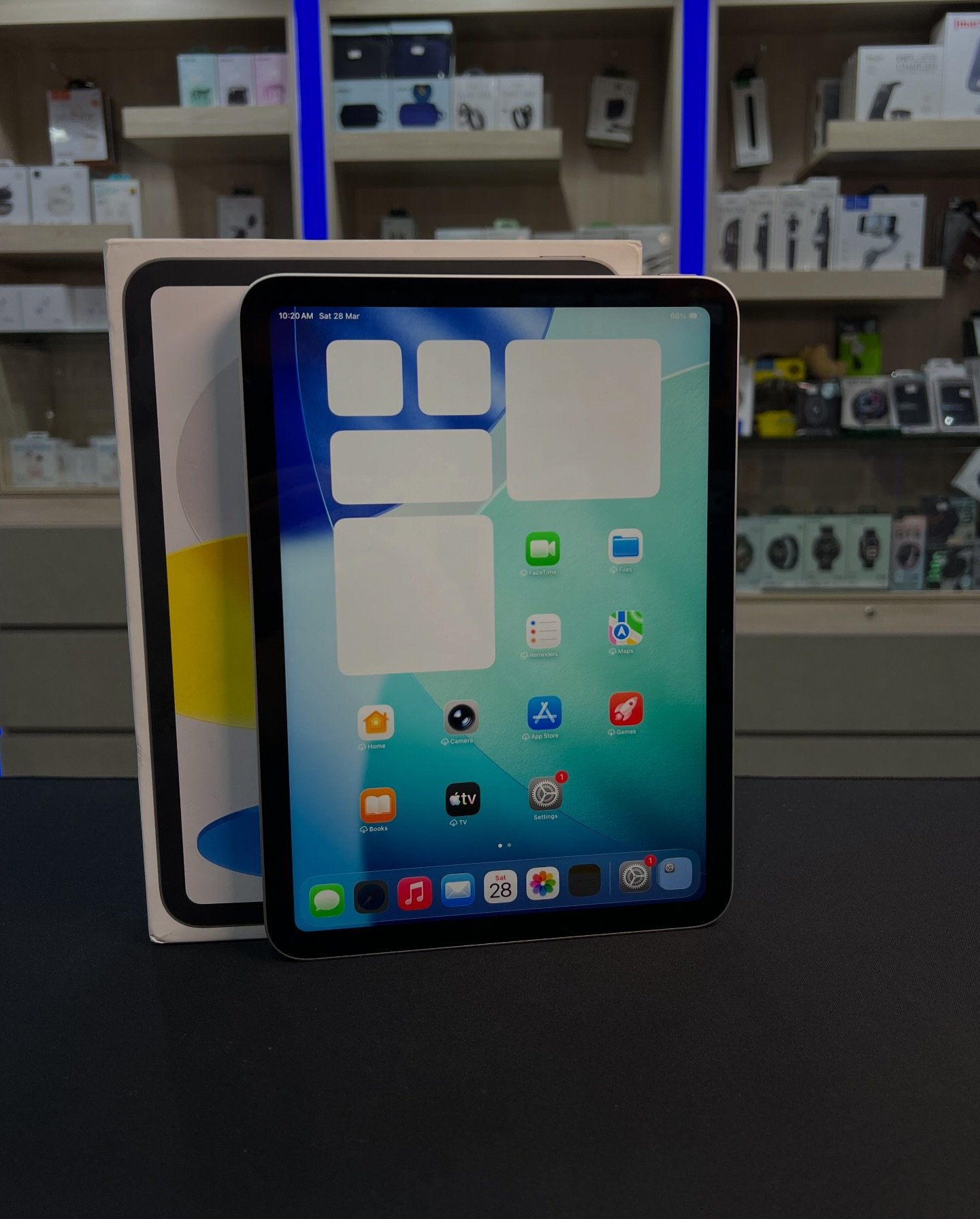 Used iPad 11 (A16) 128GB Silver in a great condition: - 100