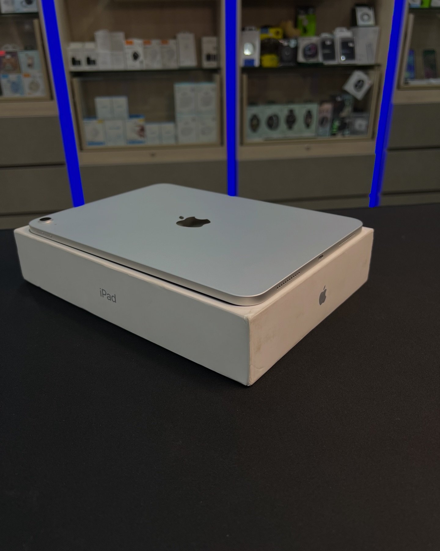 Used iPad 11 (A16) 128GB Silver in a great condition: - 100
