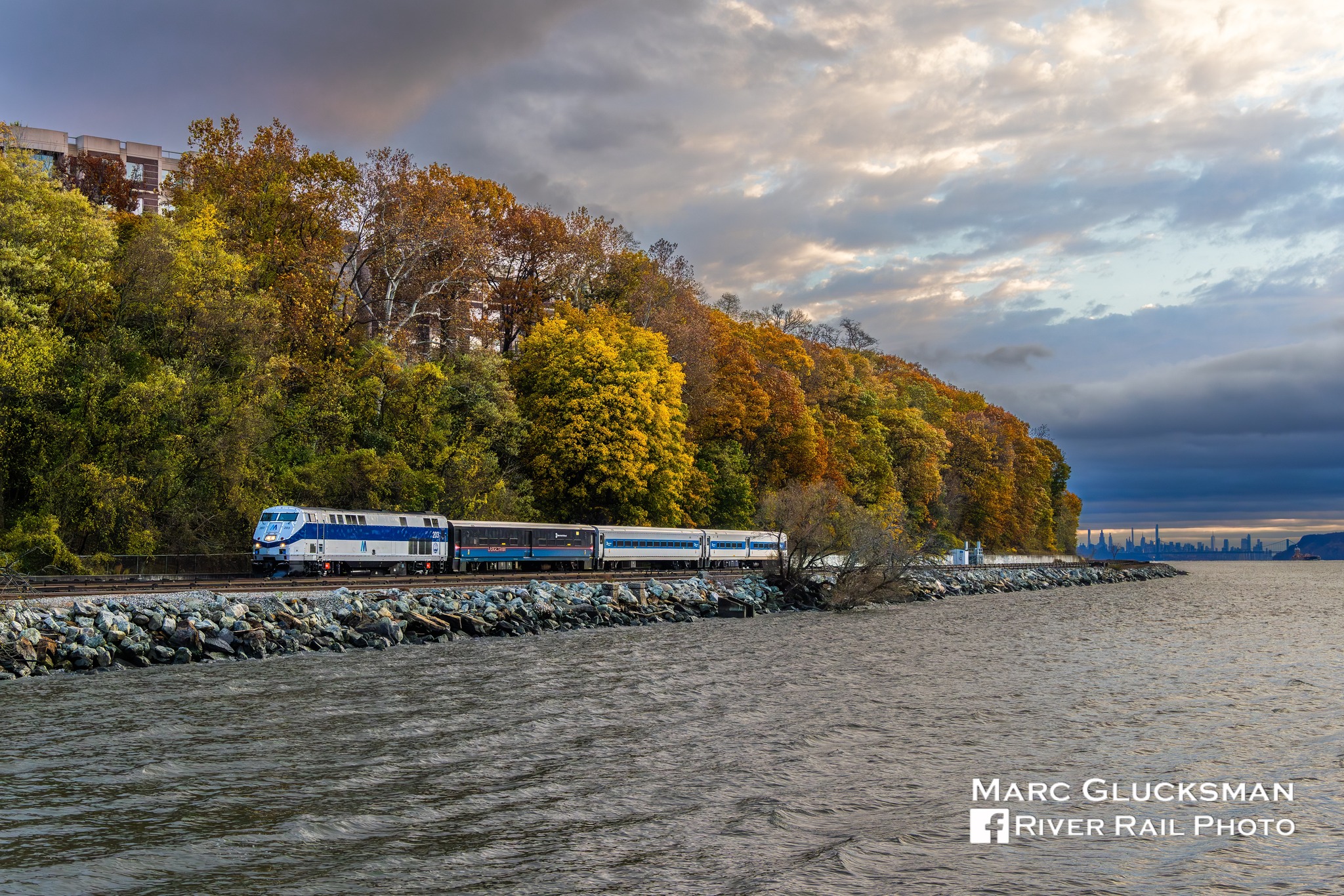 River - Dobbs Ferry, NY (Hudson Line) MTA Metro-North Railroad/LPS ...