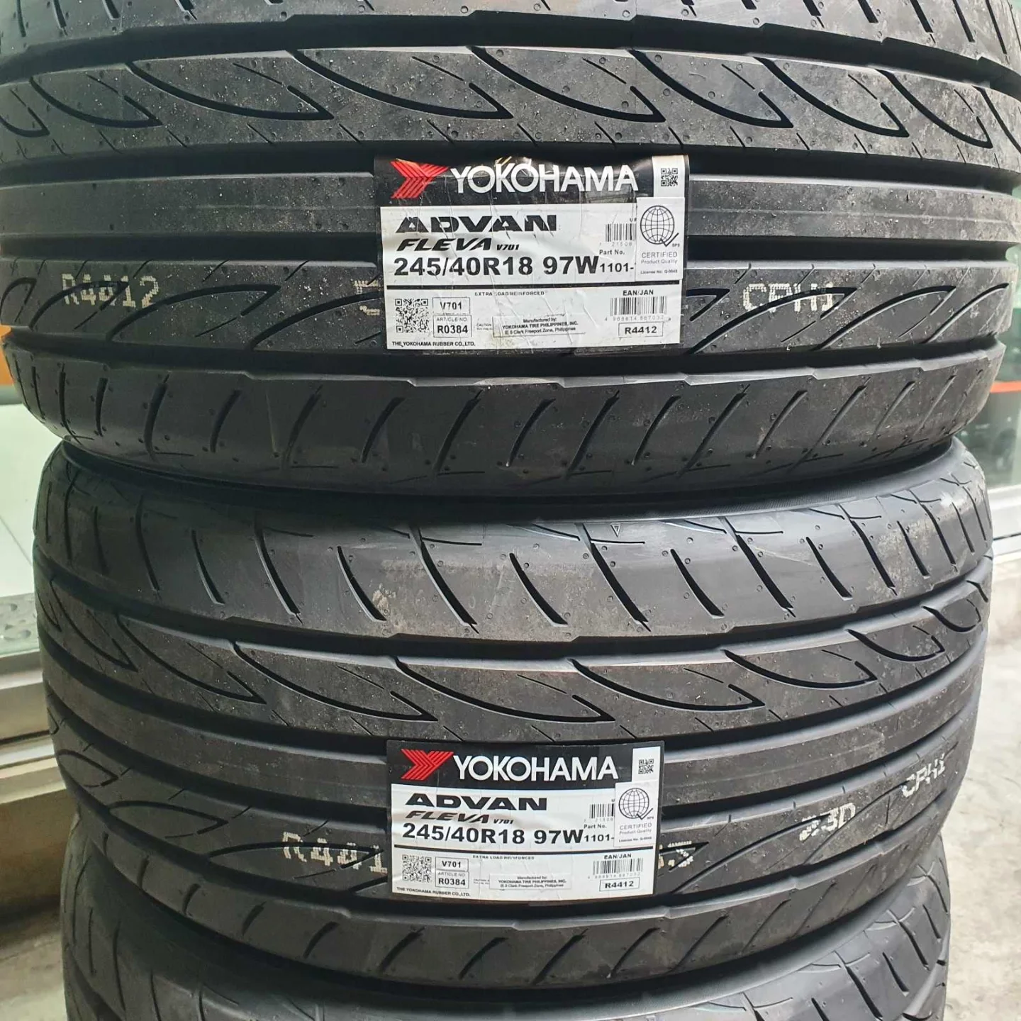 YOKOHAMA ADVAN FLEVA Tires for Lexus IS300 YOKOHAMA ADVAN FLEVA 