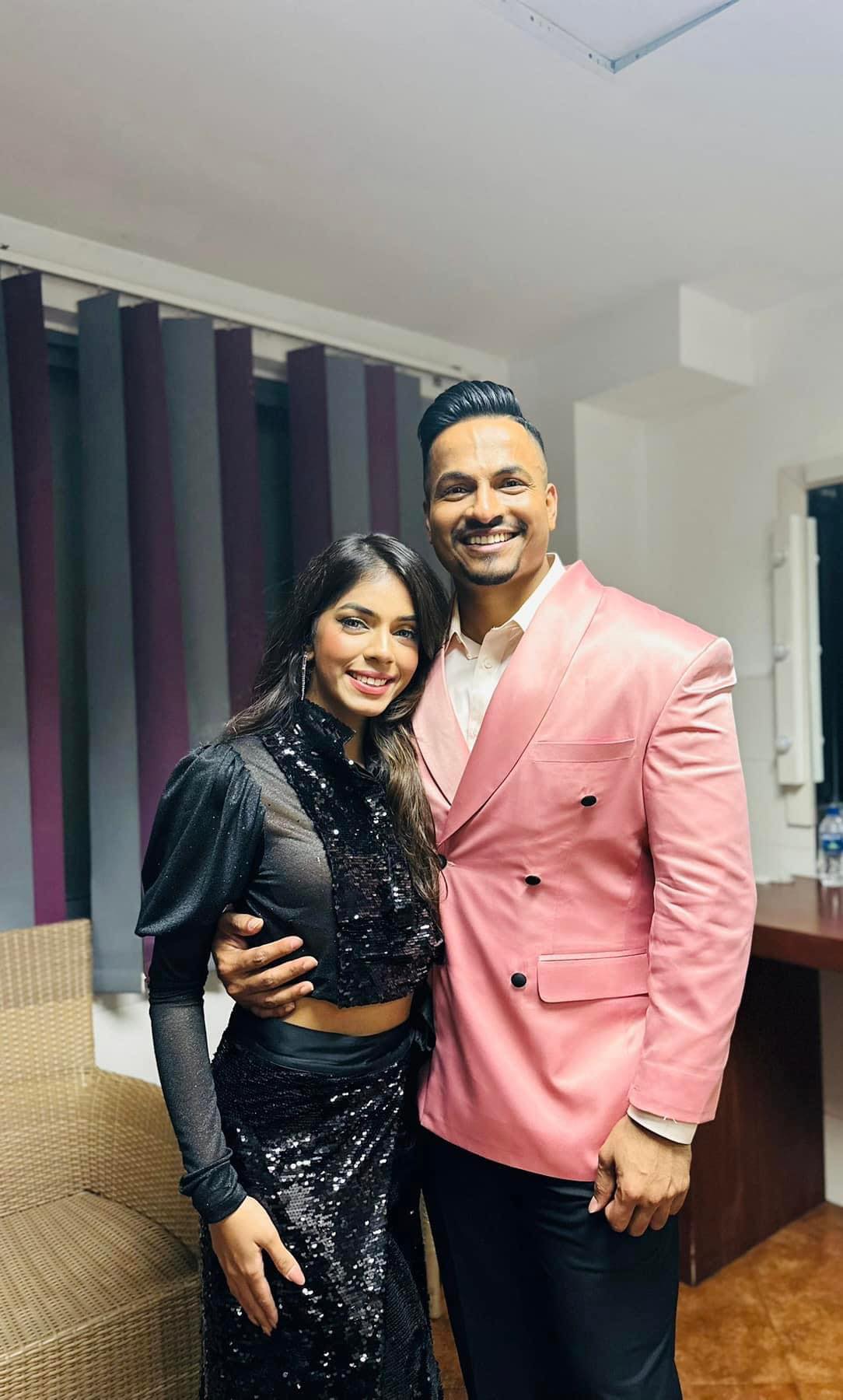 Malith Perera - දෝනිව බැලන්ස් කරන්න දාන ෆොටෝ | Facebook