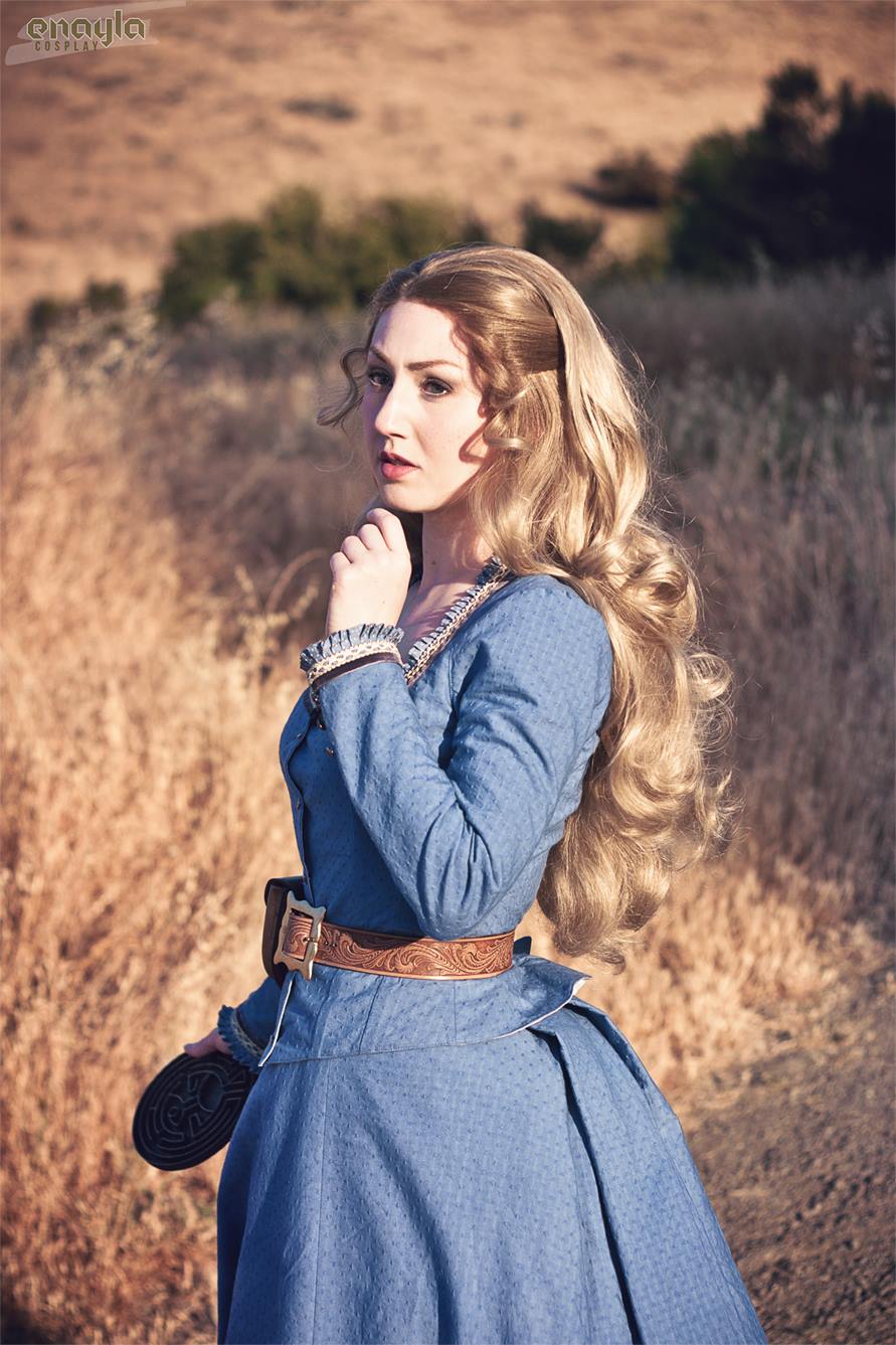 dolores abernathy blue dress Props and costumes from HBO'sWestworld—including Dolores' iconic dress—are going up for sale this week Dolores westworld season