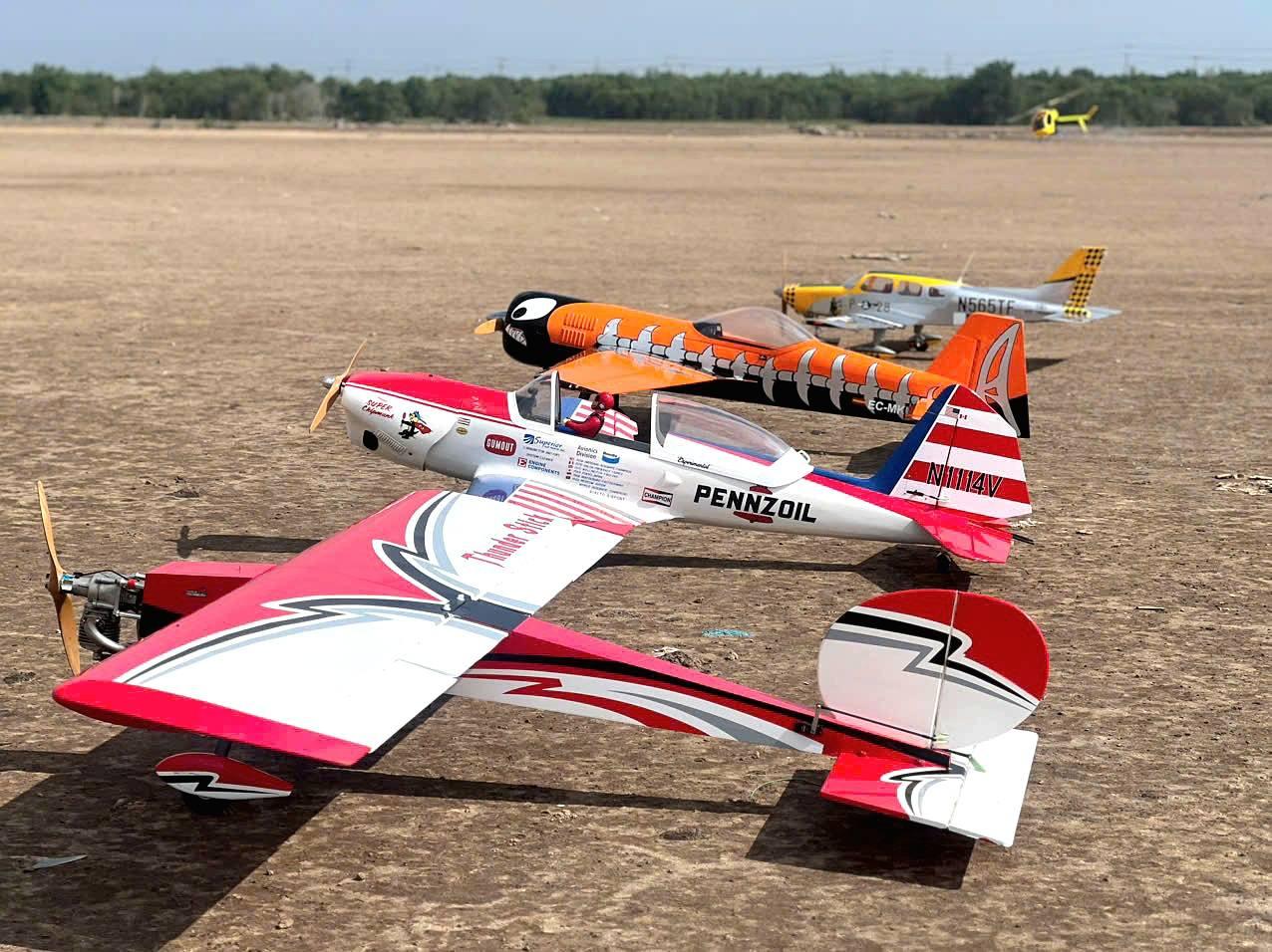 HYPERION Super Chipmunk 70e ラジコン飛行機 Giant 1/4 Scale Super Chipmunk 99in ARF 60-70, first shipments is