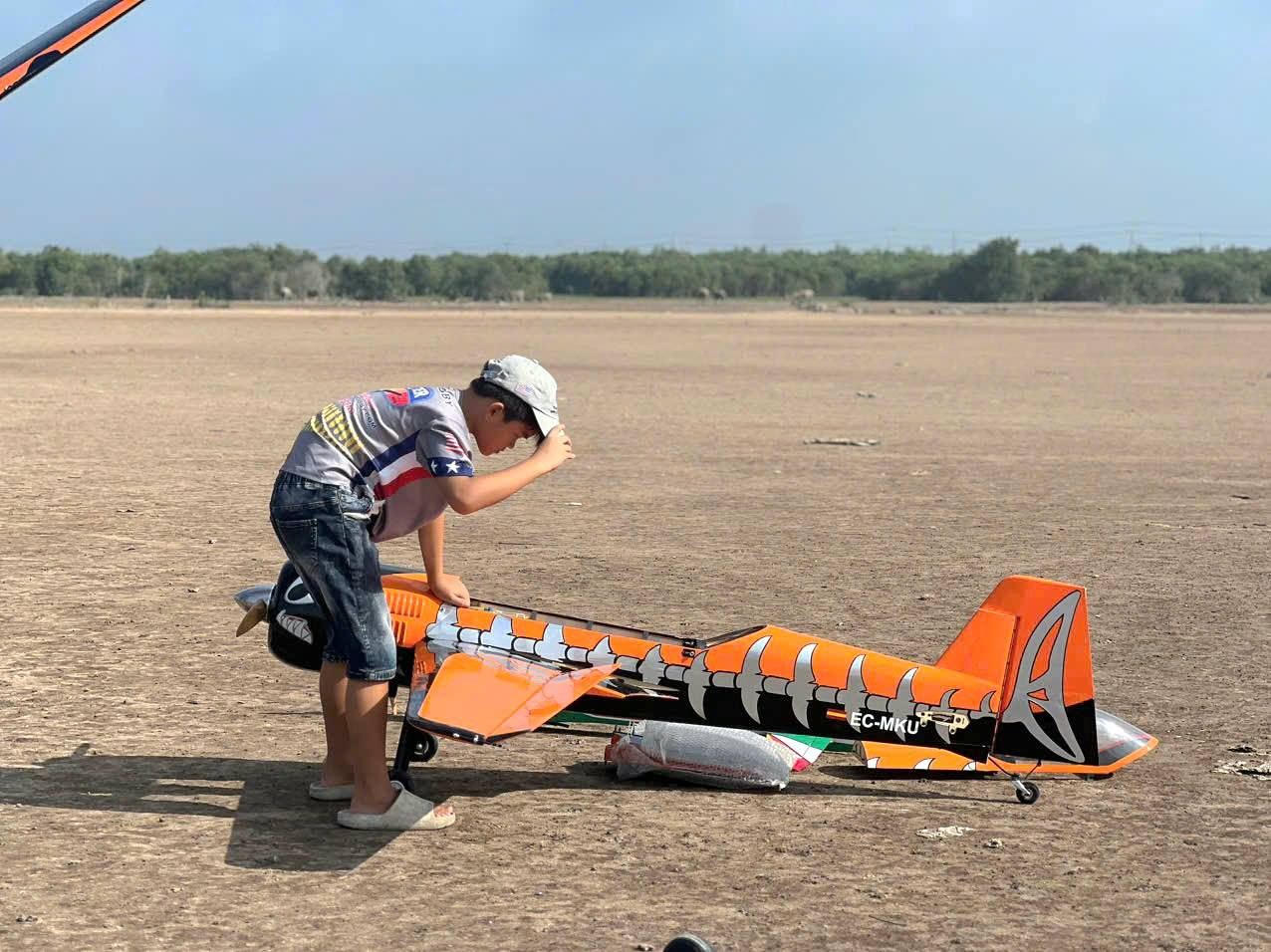 Giant 1/4 Scale Super Chipmunk 99in ARF 60-70, first shipments is