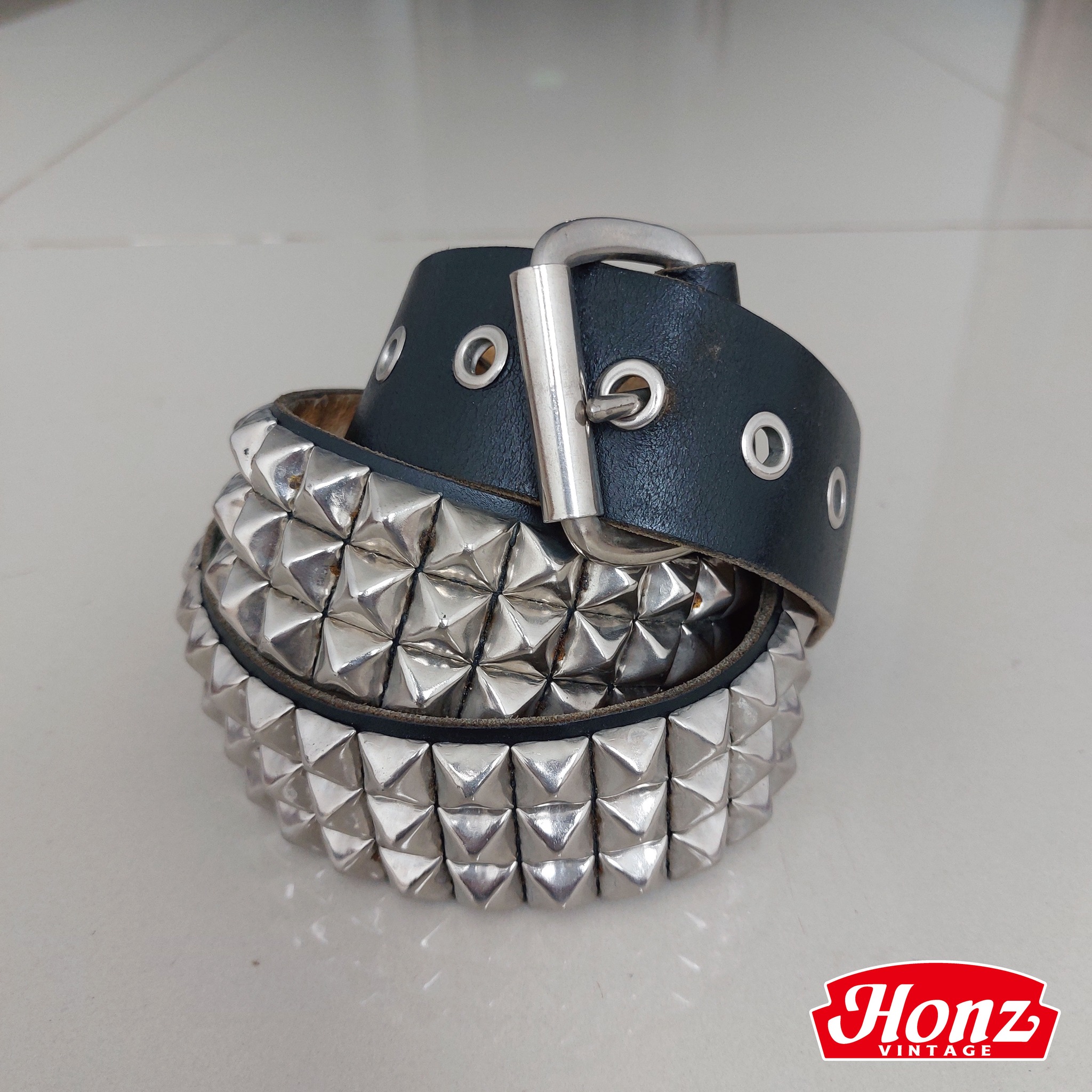 ウェンディーズ　3連コニカルベルト Wendy's Triple studded belt 30 USD Size 87cm-99cm (34inch-39inch