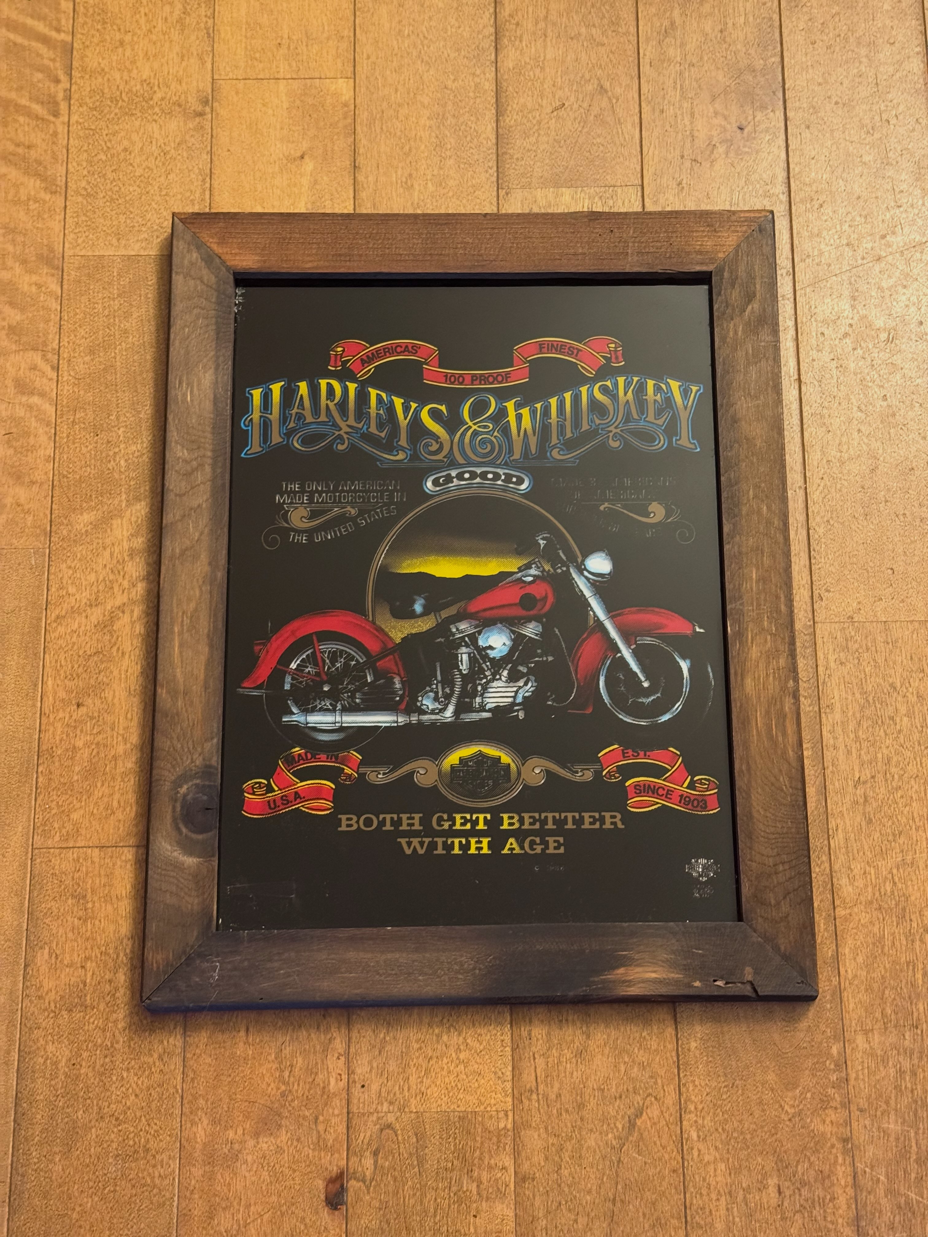 アメリカから輸入した HARLEY-DAVIDSONのパブミラーです。 ガレージに