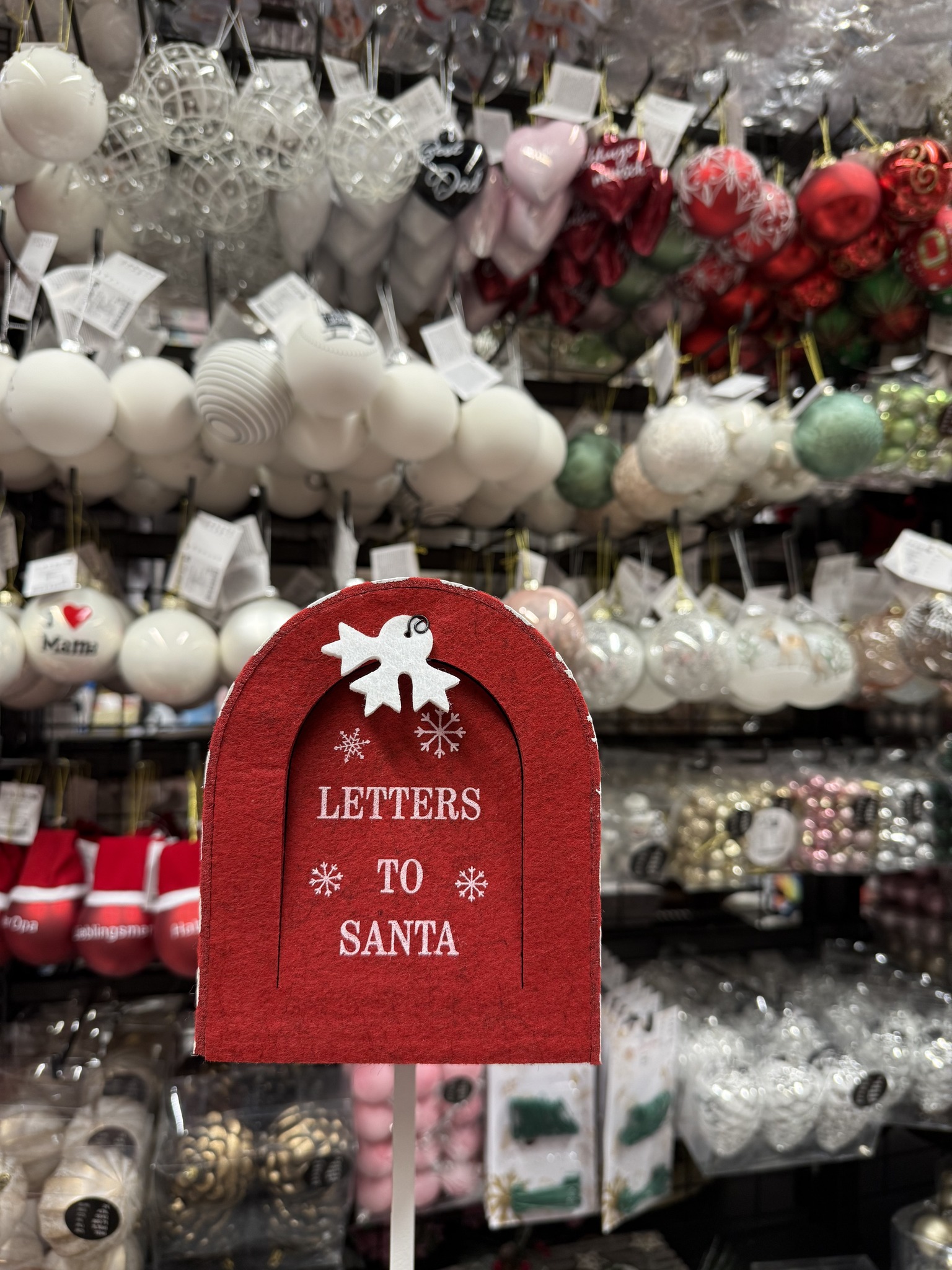 Weihnachtszauber bei TEDi in der Spree Galerie! Die neue Weihnachtsdeko ist da – festlich, funkelnd und voller Ideen, um dein Zuhause in eine gemütliche Winterwelt zu verwandeln. 🎄🌟 Von glitzernden K