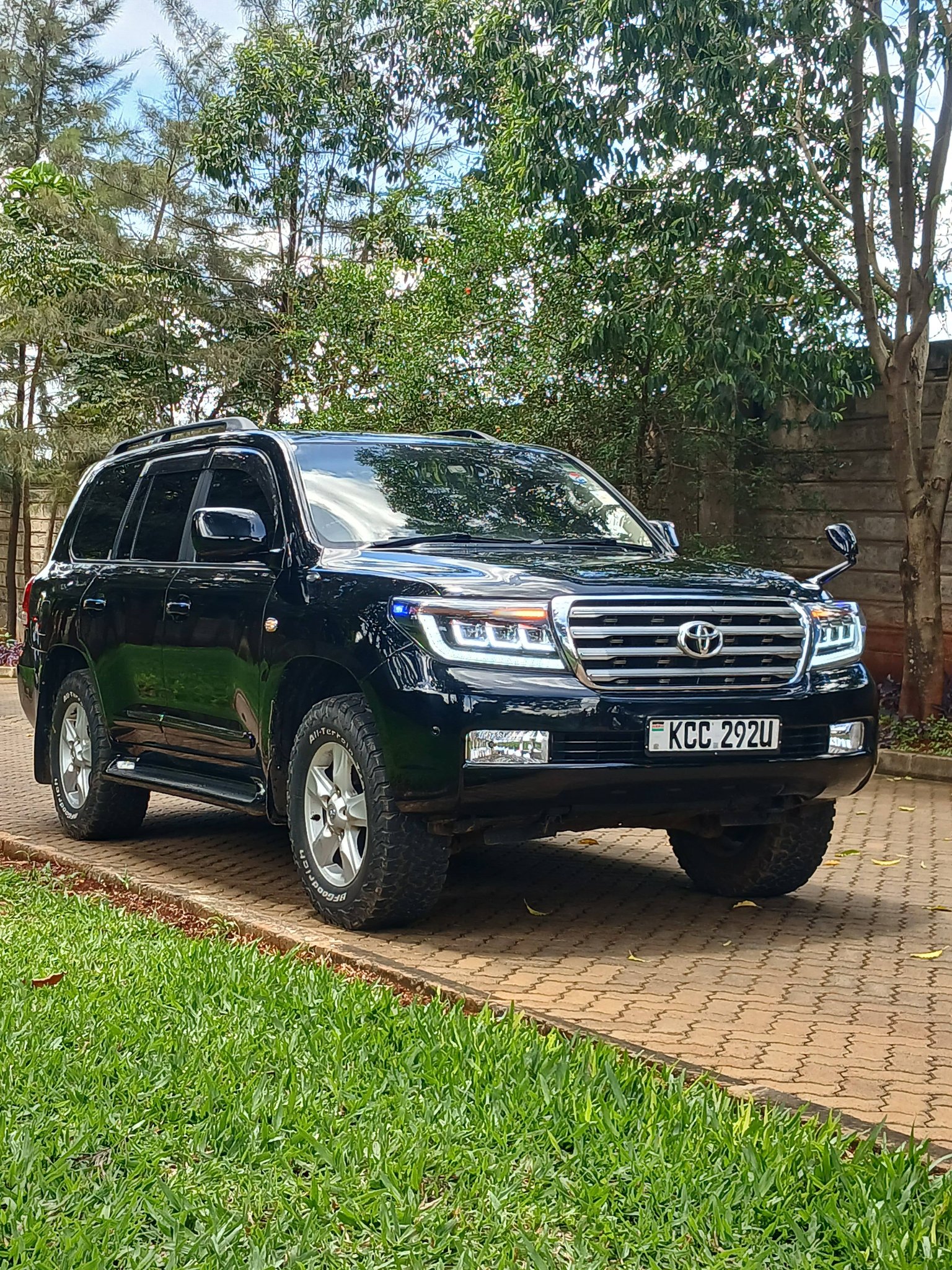 TOYOTA LANDCRUISER 200 SERIES ZX EXTREMELY CLEAN 4.6l V8 PETROL