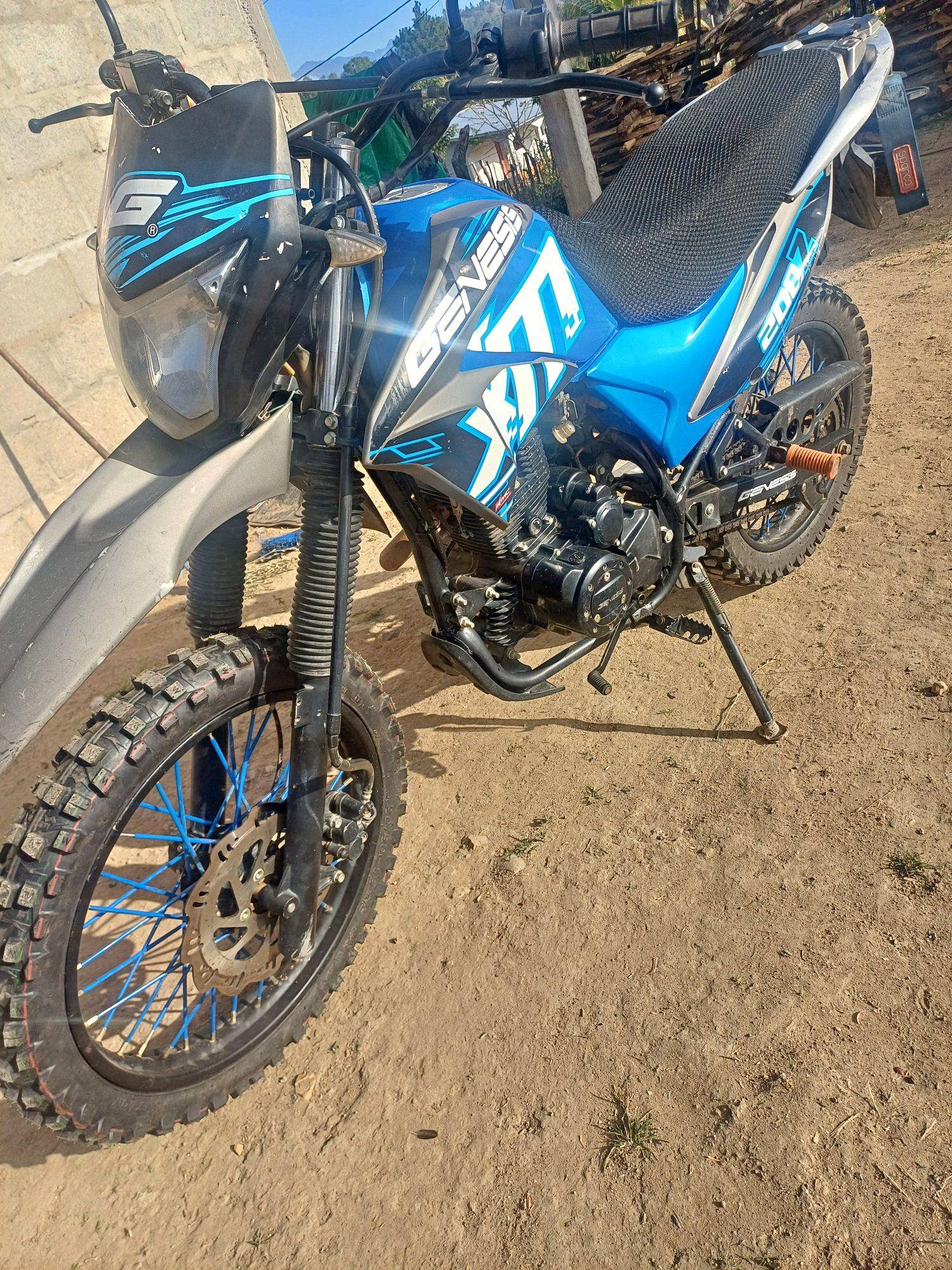 Genesis xm 200z año 2022 en buenas condiciones papeles en regla ...