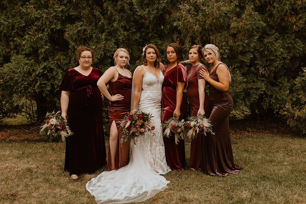 Did the bridesmaids dresses have to be that ugly? What is this choreography? Is there anything better than wedding guest dressing 'Euphoria' style? 🔗