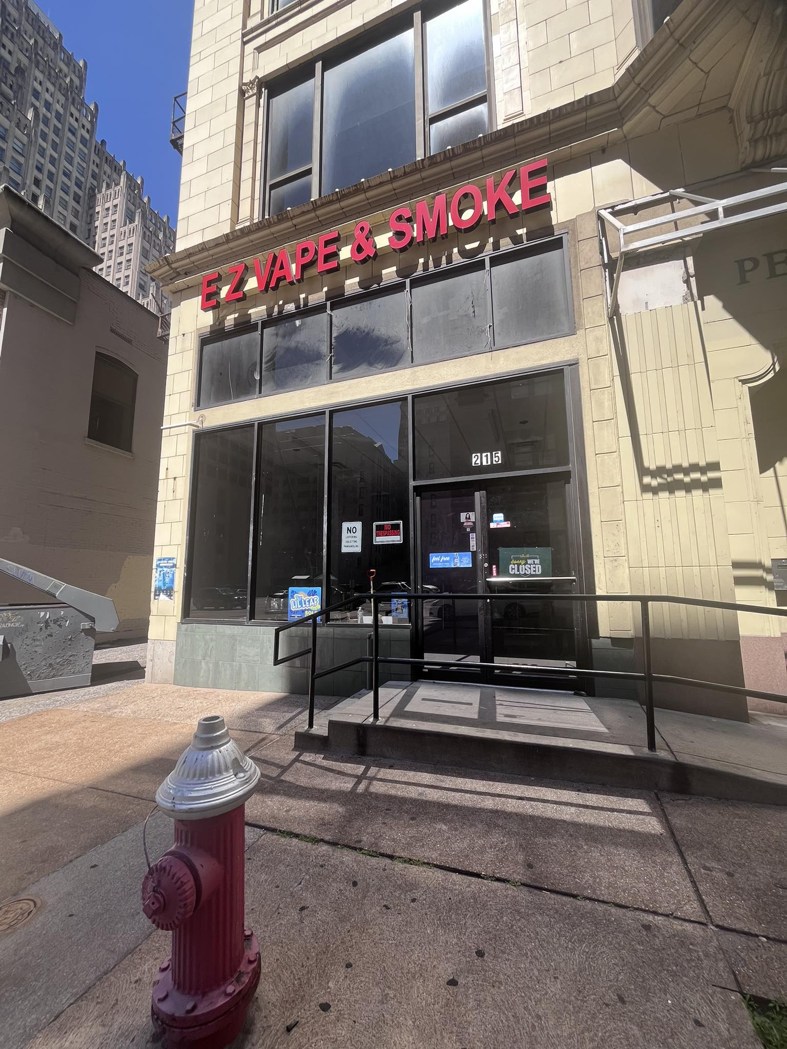 ez vape and smoke A downtown shop that residents blamed for a crime increase an open-air drug market has closed permanently after a year-long investigation. Vape and Shop at 215 North Tenth Mango Saphire Blue Variant:Orange Jam