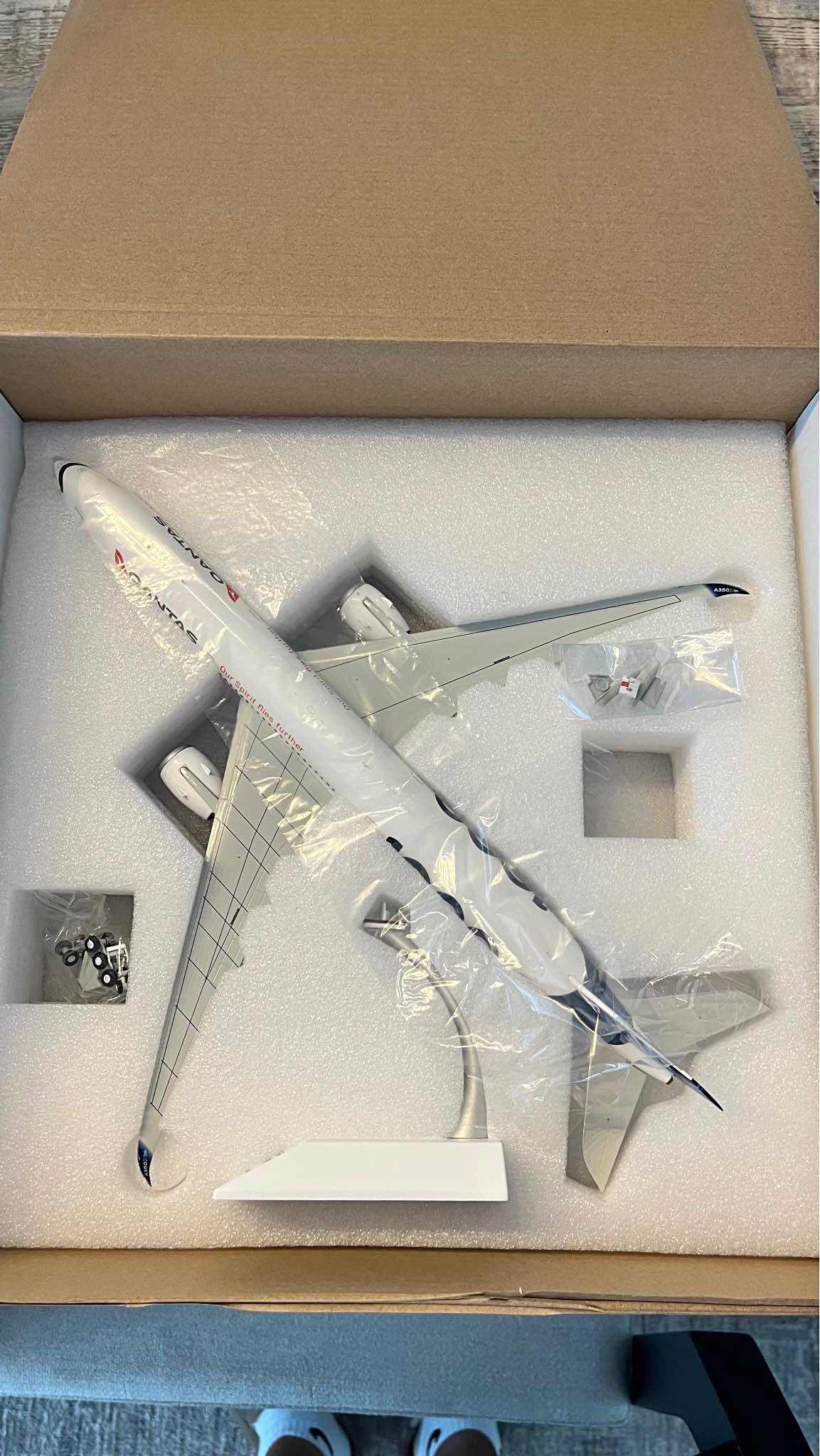 Brand New JC Wings Qantas Airbus A350-1000 1:200 Diecast Model