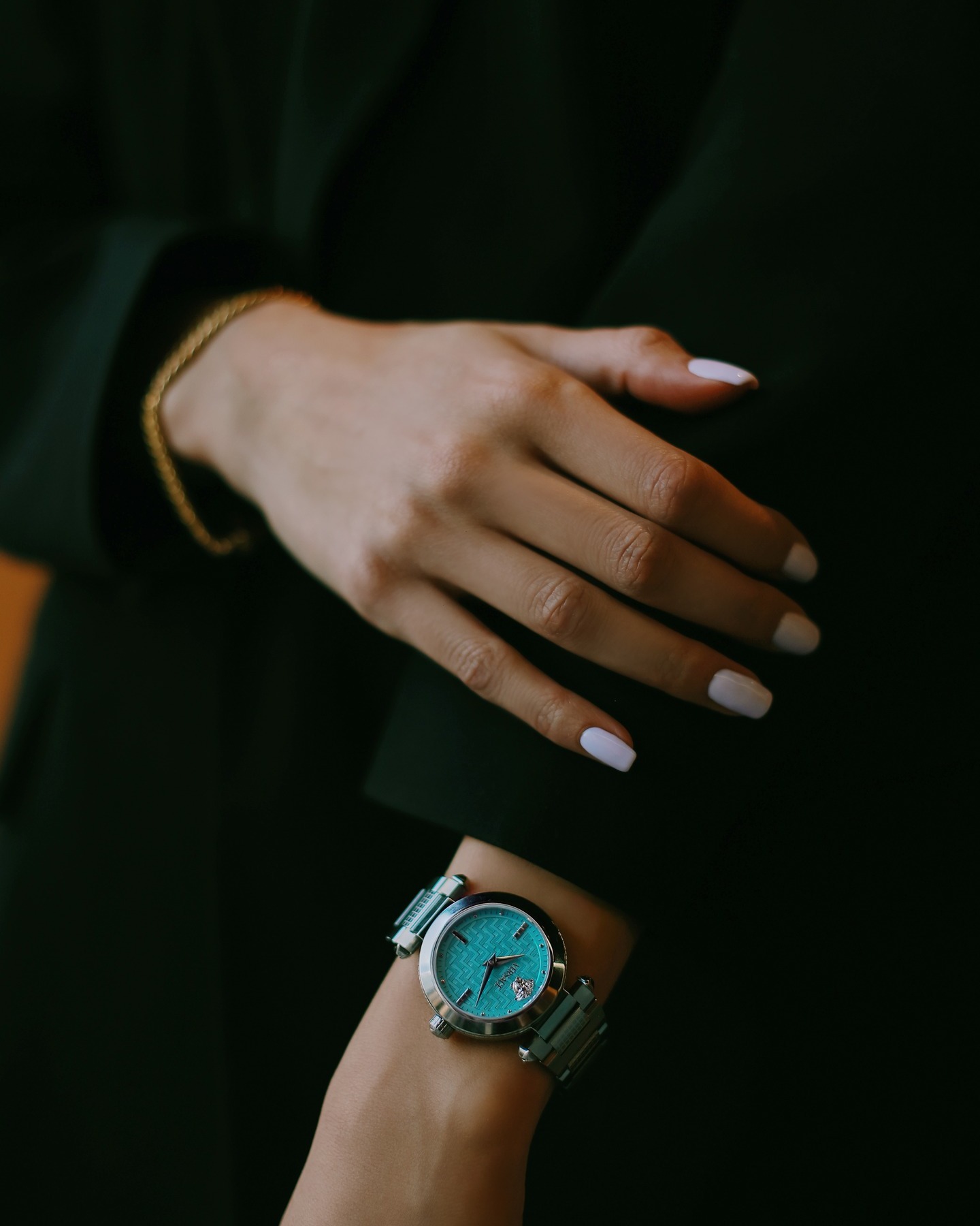 Elevate the moment with Versace. ?: VE5B00225
