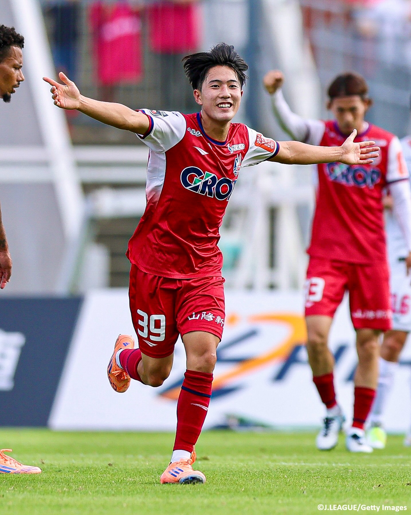🏅 #佐藤龍之介 が最優秀若手選手に選出！👏 #ファジアーノ岡山 の19歳